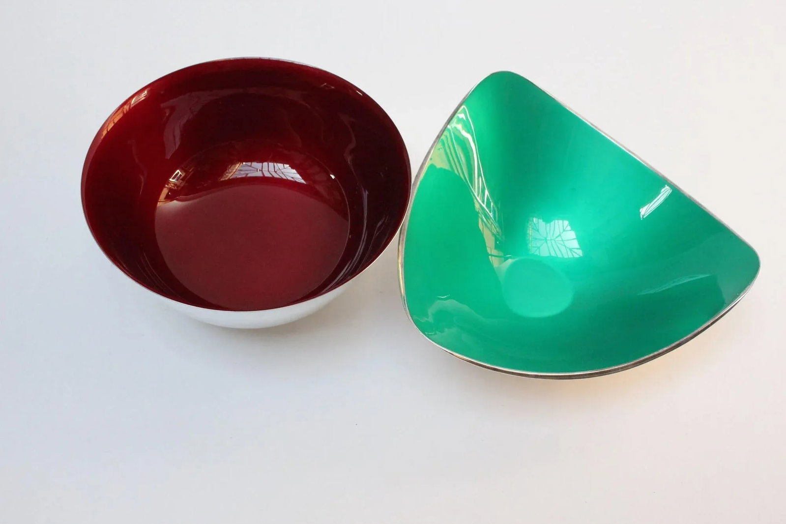 Set of Two Mid-Century Reed and Barton "Color Clad" Green and Ruby Red Silver-Plated Bowls - 3