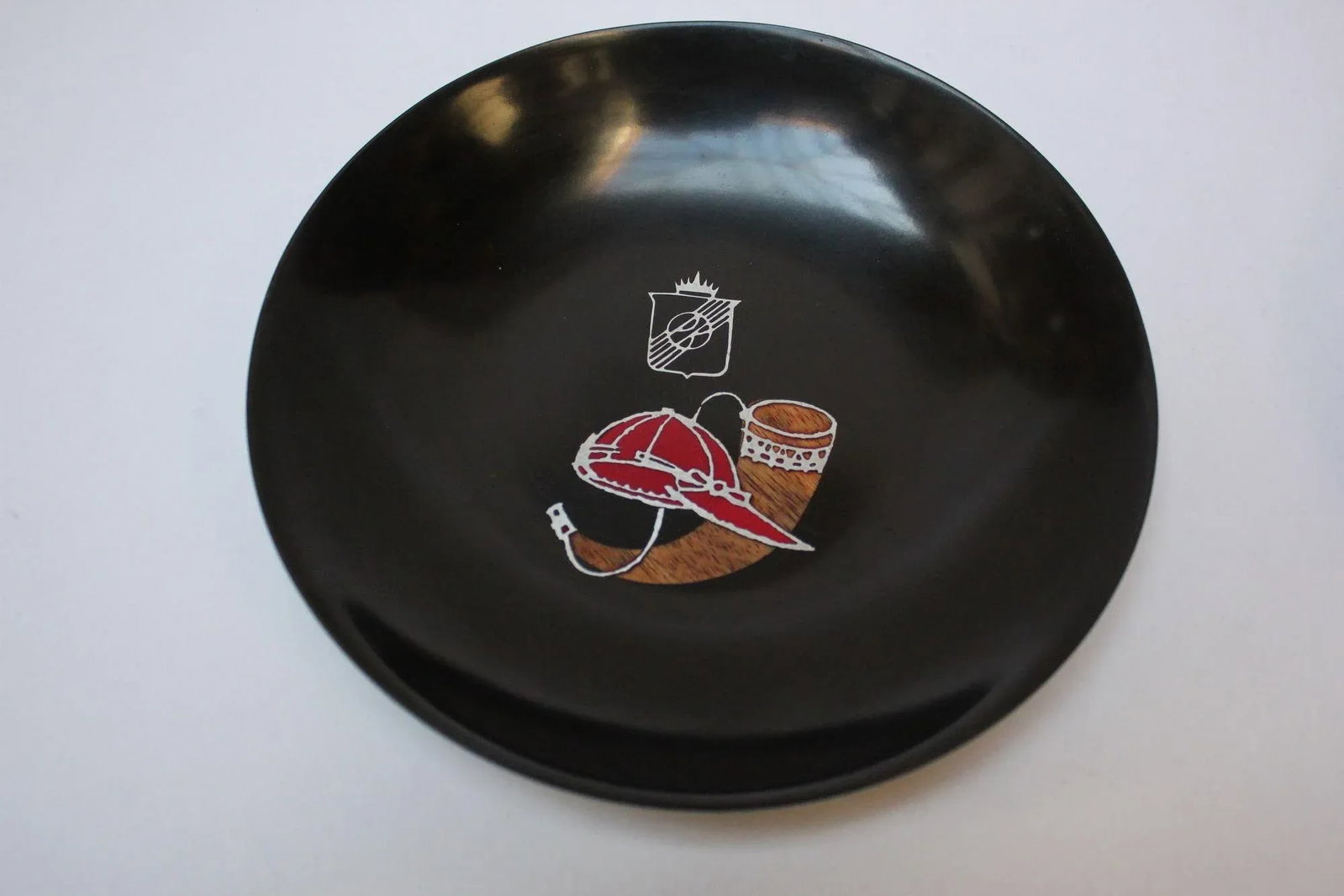 Set of Four Mid-Century Black Resin Inlaid Couroc Hunting Motif Plates - 5