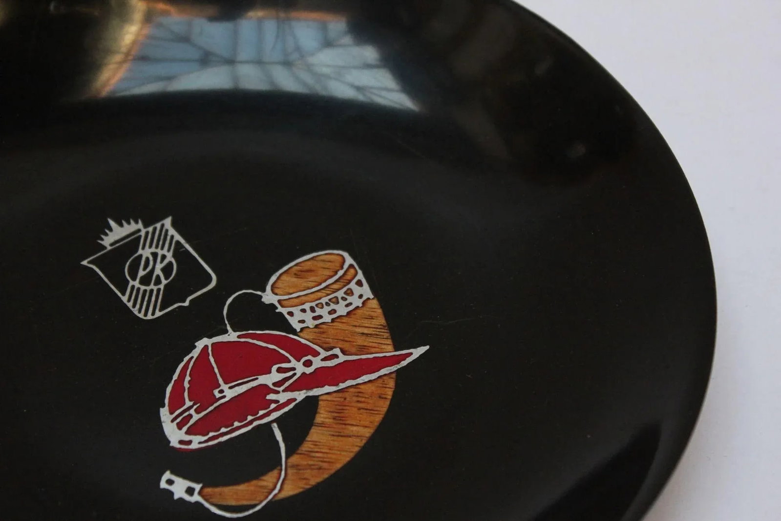 Set of Four Mid-Century Black Resin Inlaid Couroc Hunting Motif Plates - 8