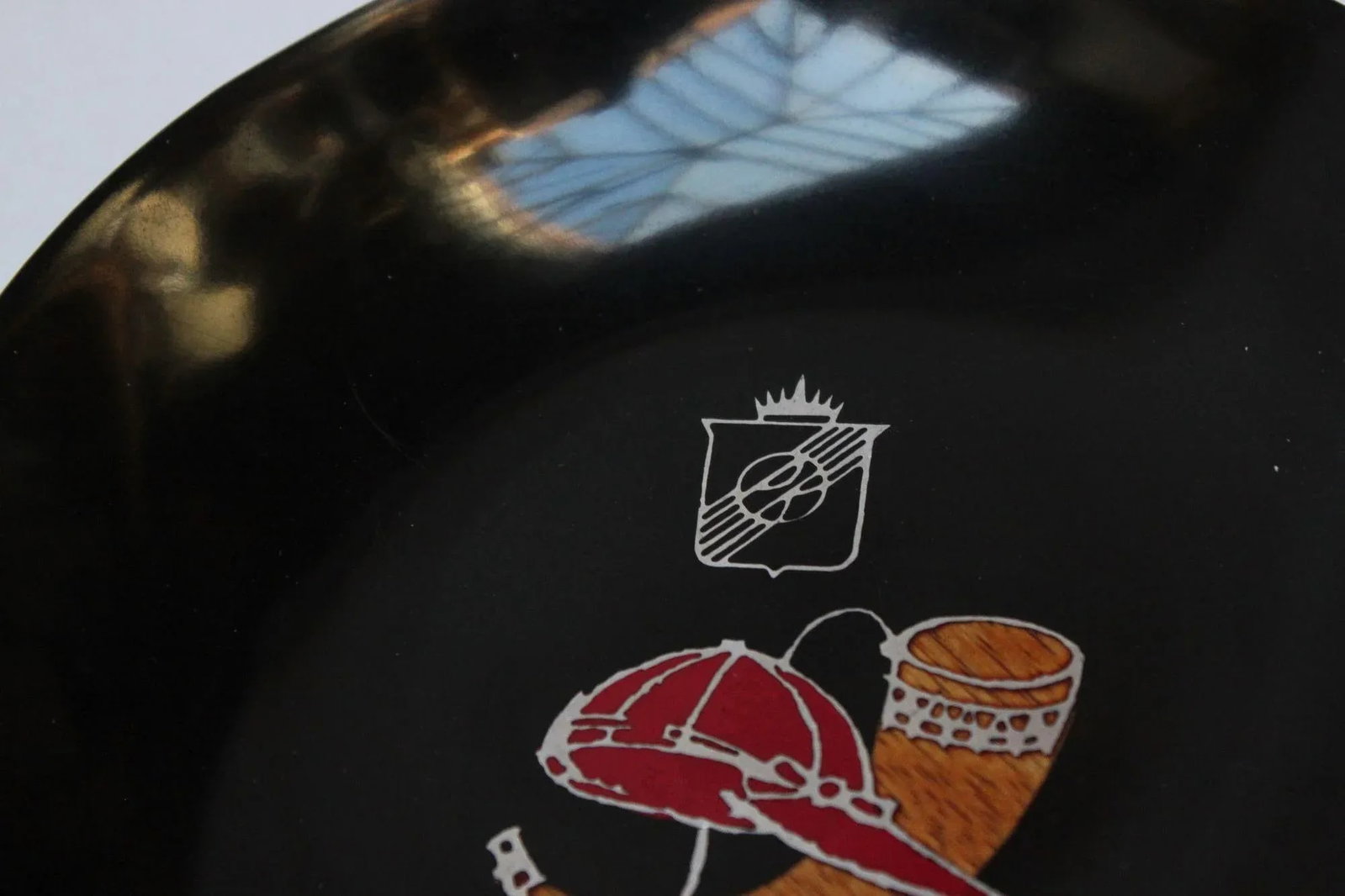 Set of Four Mid-Century Black Resin Inlaid Couroc Hunting Motif Plates - 9