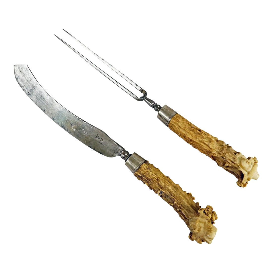 Antique Set of Rustic Carter Cutlery With Carved Horn Handles 17th: Antique Set of Rustic Carter Cutlery with Carved Horn Handles 17th A rare antique set of knive and fork as serving cutlery. The handles are made of deer horn with handcarved heads of middle age
