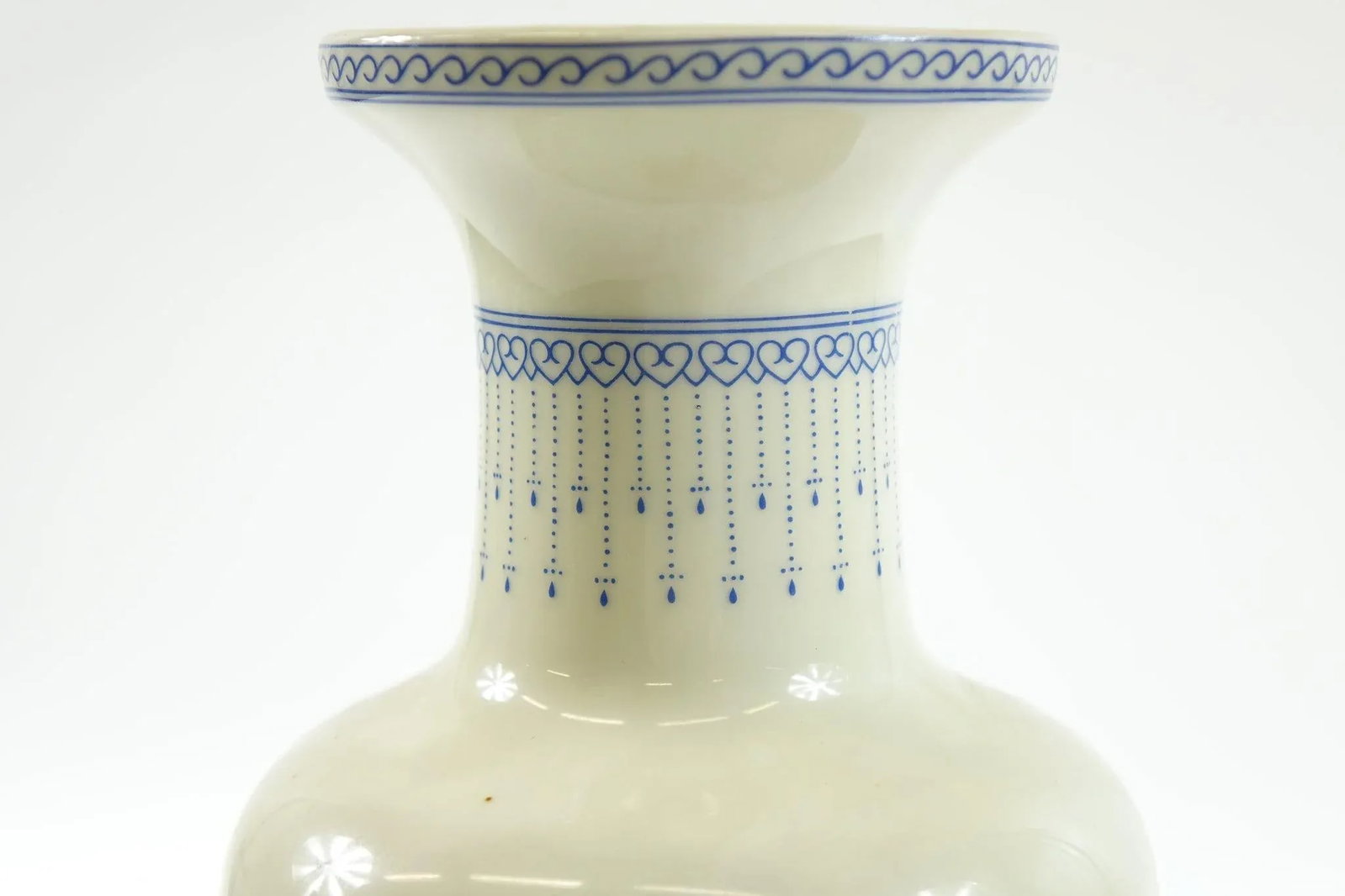 Vintage Chinese Porcelain Vase - 5