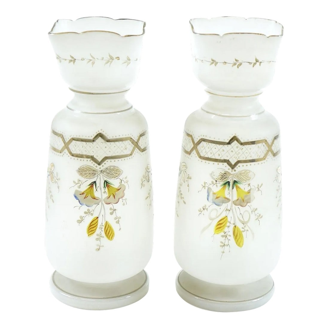 Early 20th Century European Hand Painted Glass Vase - A Pair: Pair of Early 20th Century European Hand-Painted Glass Vases – Delicate & Decorative This exquisite pair of hand-painted glass vases dates to the early 20th century, showcasing the elegance and 