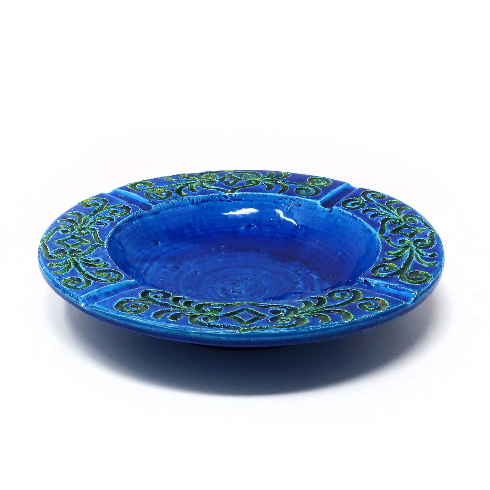 Vintage Large Blue Italian Ceramic Ashtray: A beautiful large blue and green incised ceramic ashtray in the style of Aldo Londi's Blue Rimini line for Bitossi. Perfect for the 1960s smoking swagger enthusiast or as a decorative centerpiece or c