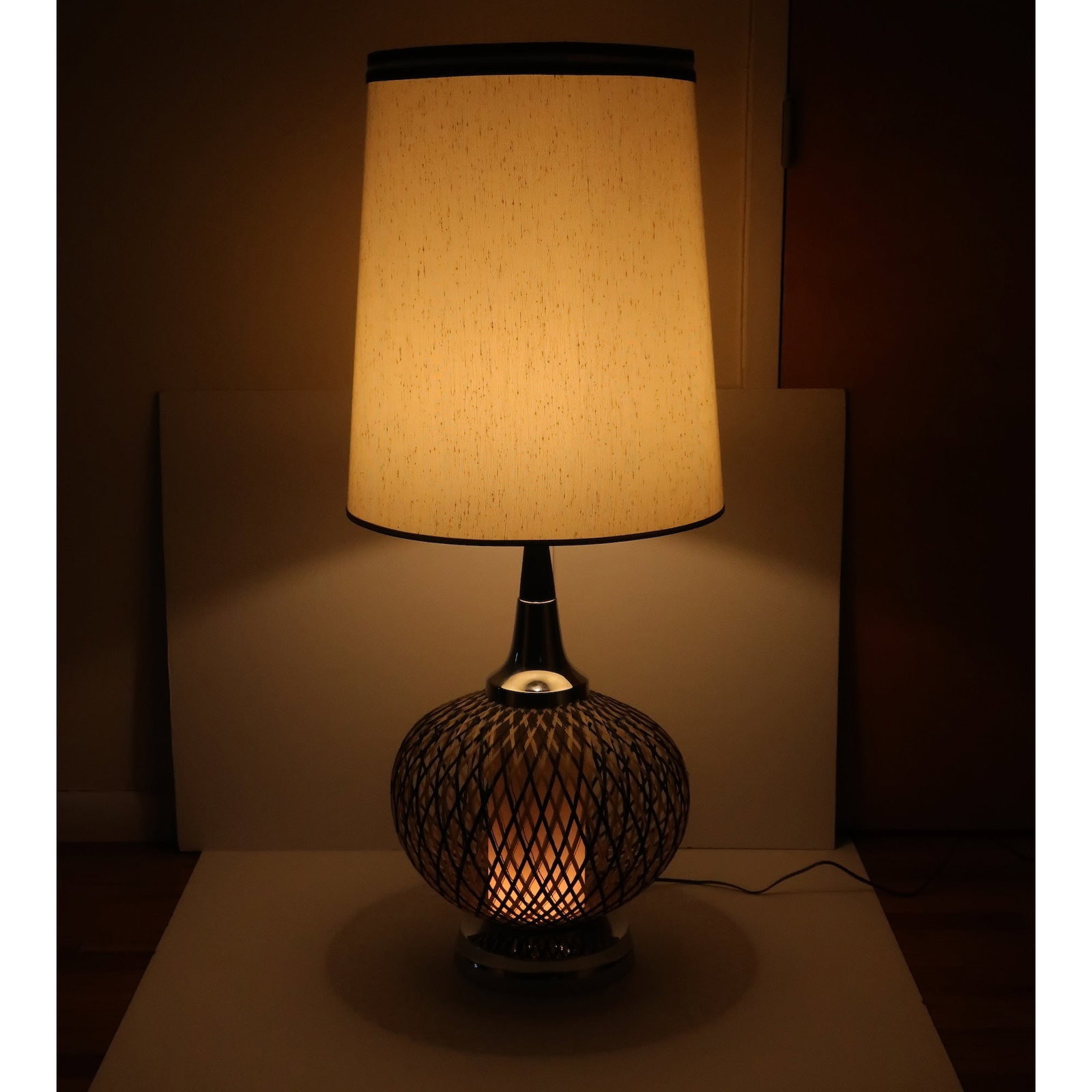 Pair of Mid Century Modern Spun Lucite Spaghetti Table Lamps - 7