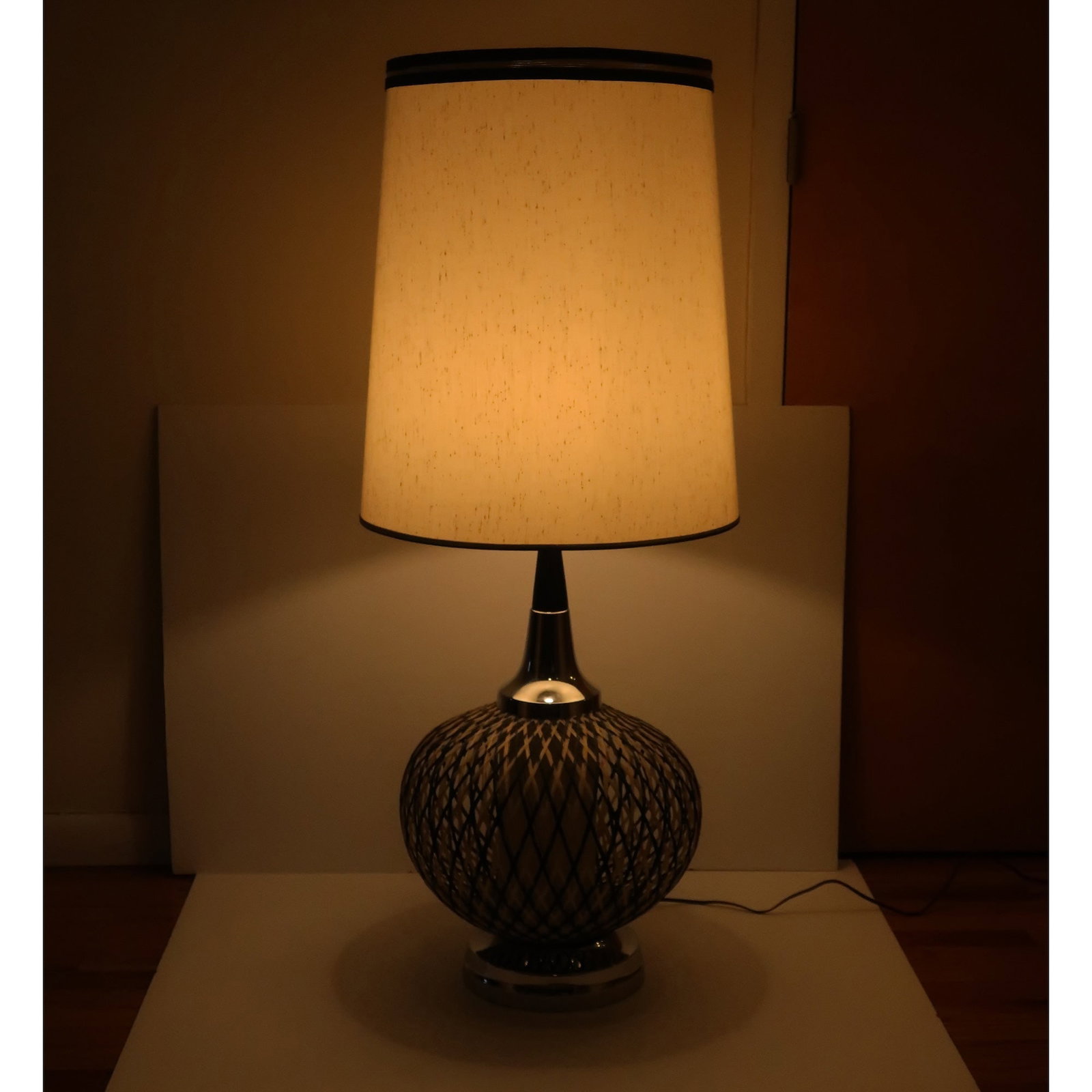 Pair of Mid Century Modern Spun Lucite Spaghetti Table Lamps - 8