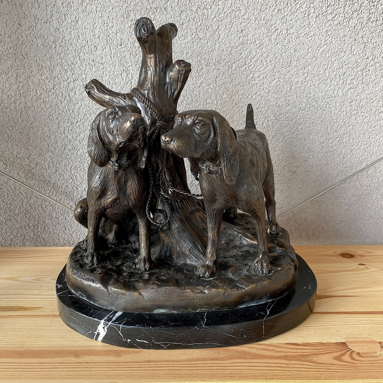 Hunting dogs sculpture by Grace Johnson: Title: Hunting dogs sculpture by Grace Johnson Maker:Grace Johnson Origin: Unknown Date/Period:1920 Materials:Bronze Size:Size: 31 x 29 x 33 cm Description:Hunting dogs sculpture by Grave Johnson With