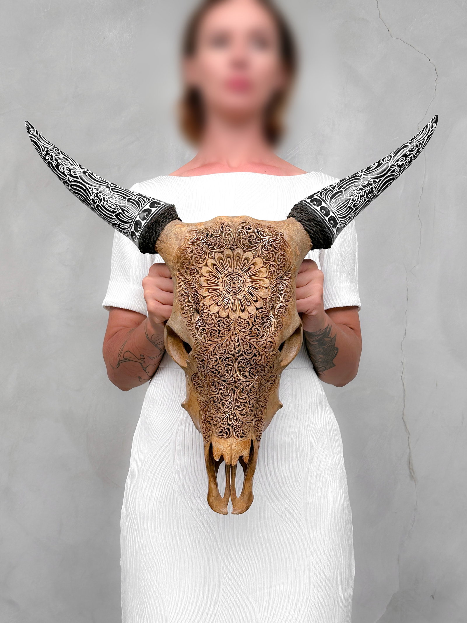 Brown cow skull carved horns - Flower mandala motif: Title: Brown cow skull carved horns - Flower mandala motif Maker:Unknown Origin: Indonesia Date/Period:2026 Materials:Bos Taurus, horn Dimensions:Height: 55 cm / 21.6 inches. Length: 57 cm / 22.4