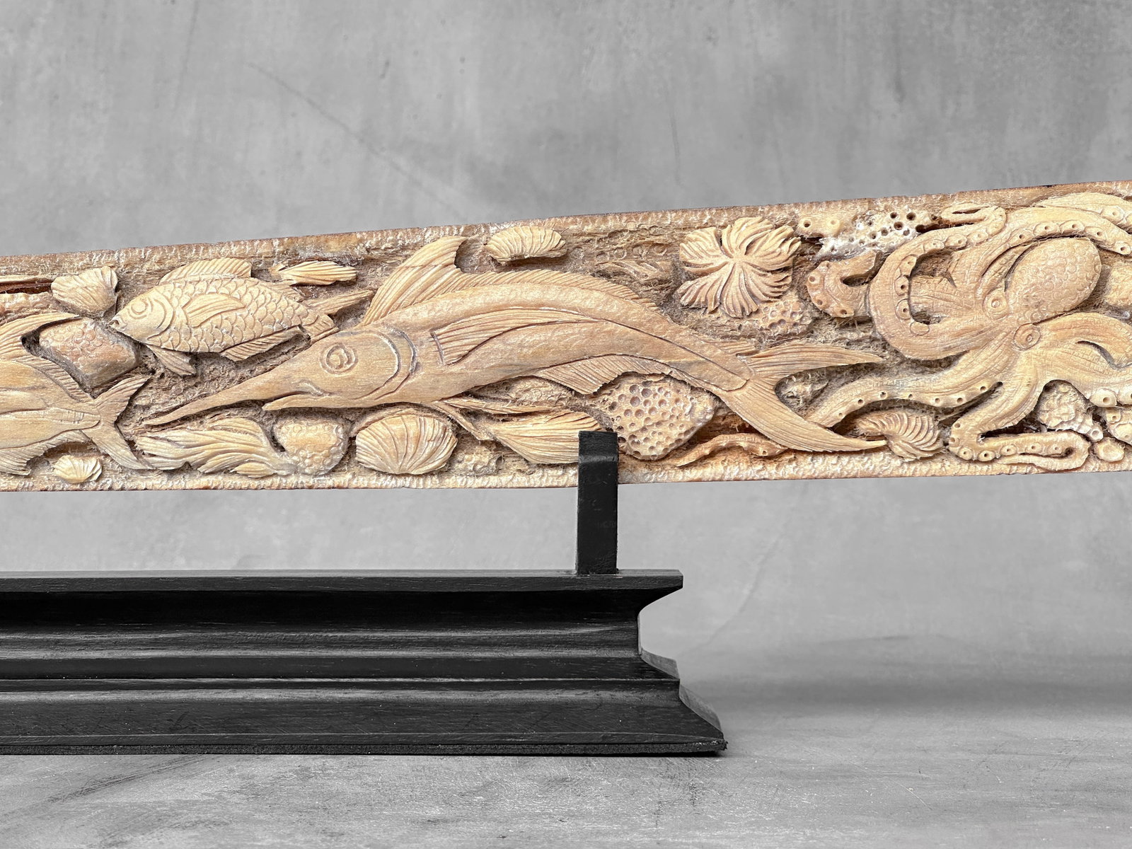 Wonderful engraved Swordfish rostrum - Marine motif - 8