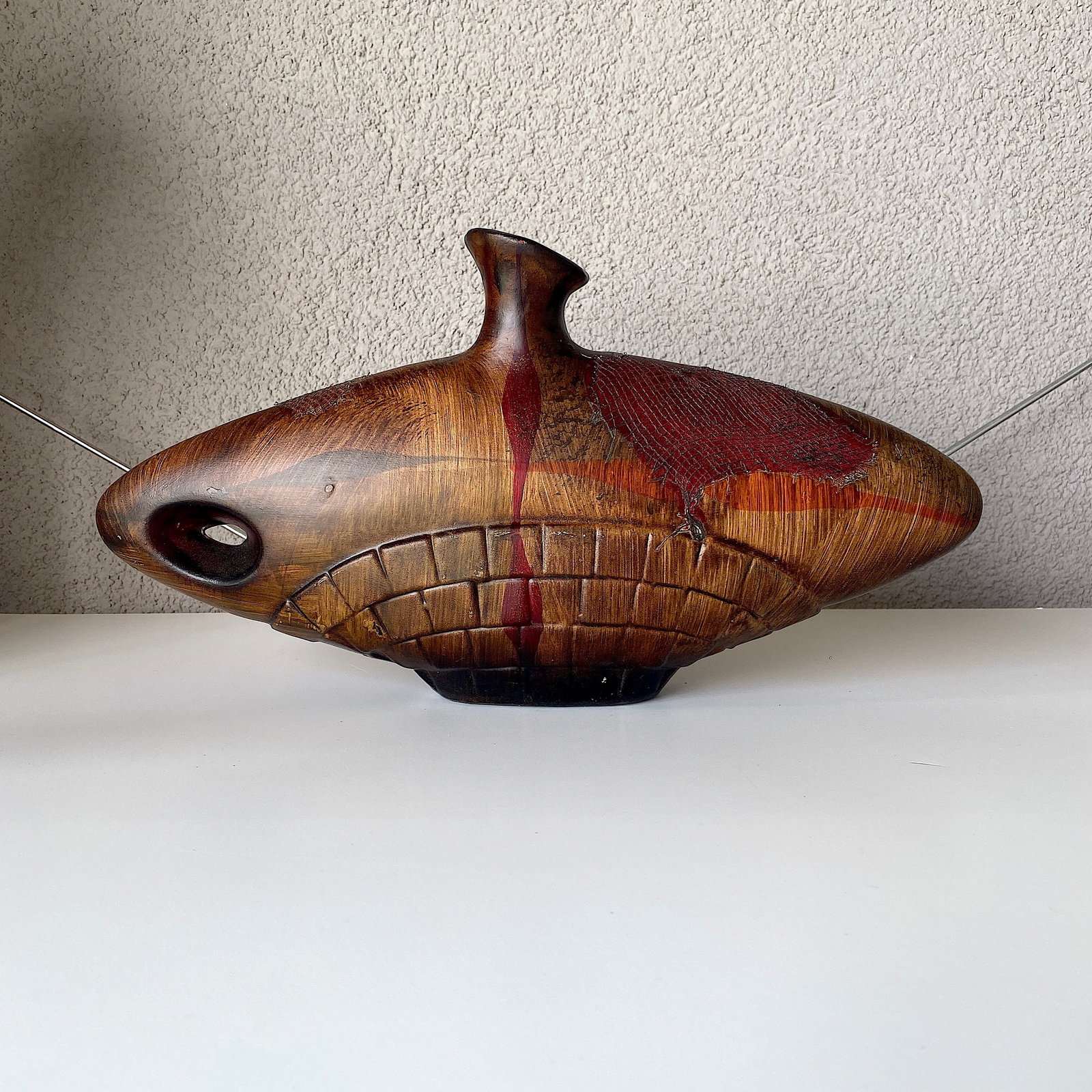 Handmade cramica vase: Title: Handmade cramica vase Maker:Unknown Origin: Unknown Date/Period:Unknown Materials:Ceramic Size:Height: 20 cm,Lenght: 36 cm Description:Shipping: safely packed, DHL EXPRESS (courier mail with tr