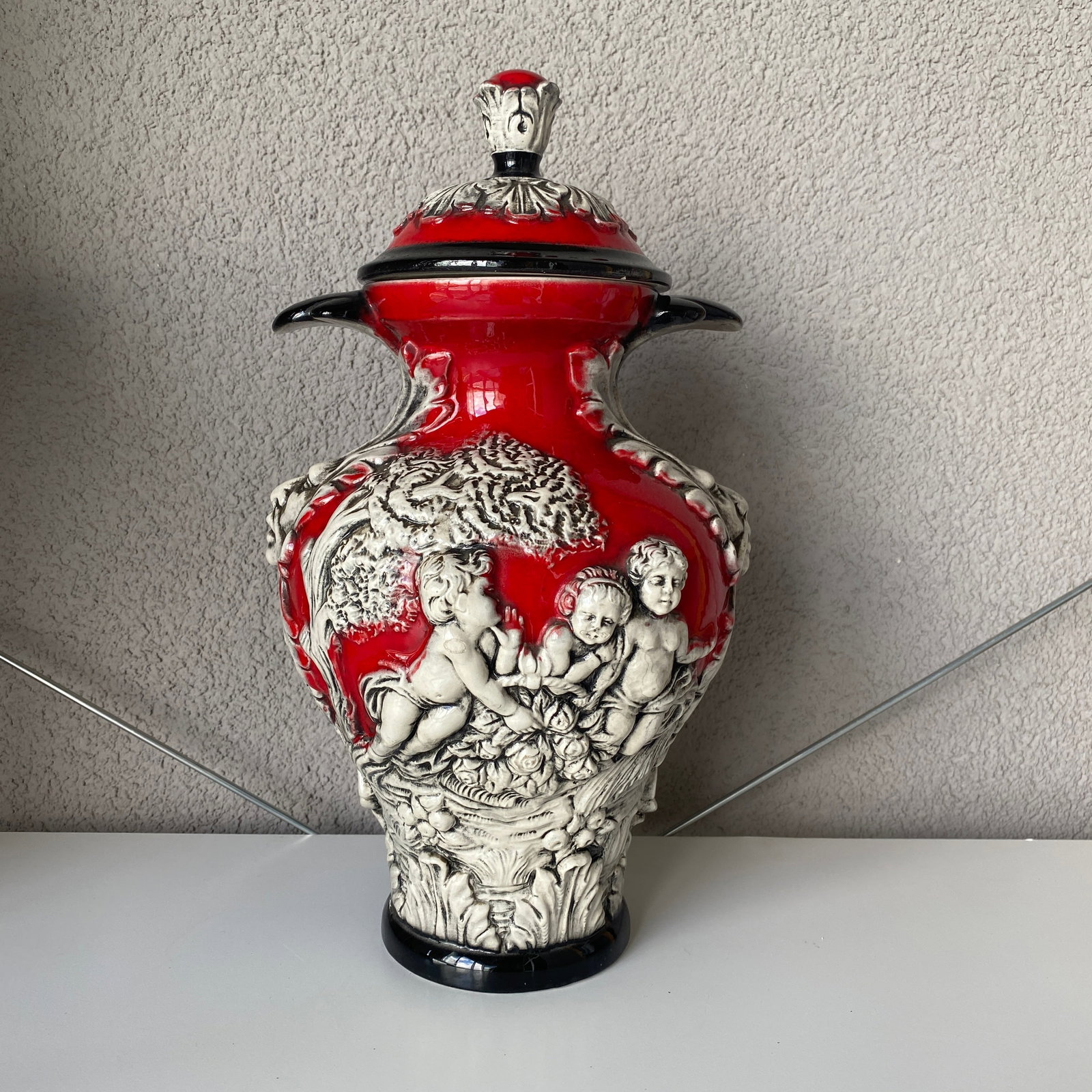 Handmade and handpainted ceramic jar pot with lid: Title: Handmade and handpainted ceramic jar pot with lid Maker:Unknown Origin: Unknown Date/Period:Unknown Materials:Ceramic Size:Height: 37 cm Description:Shipping: safely packed, DHL EXPRESS (courie