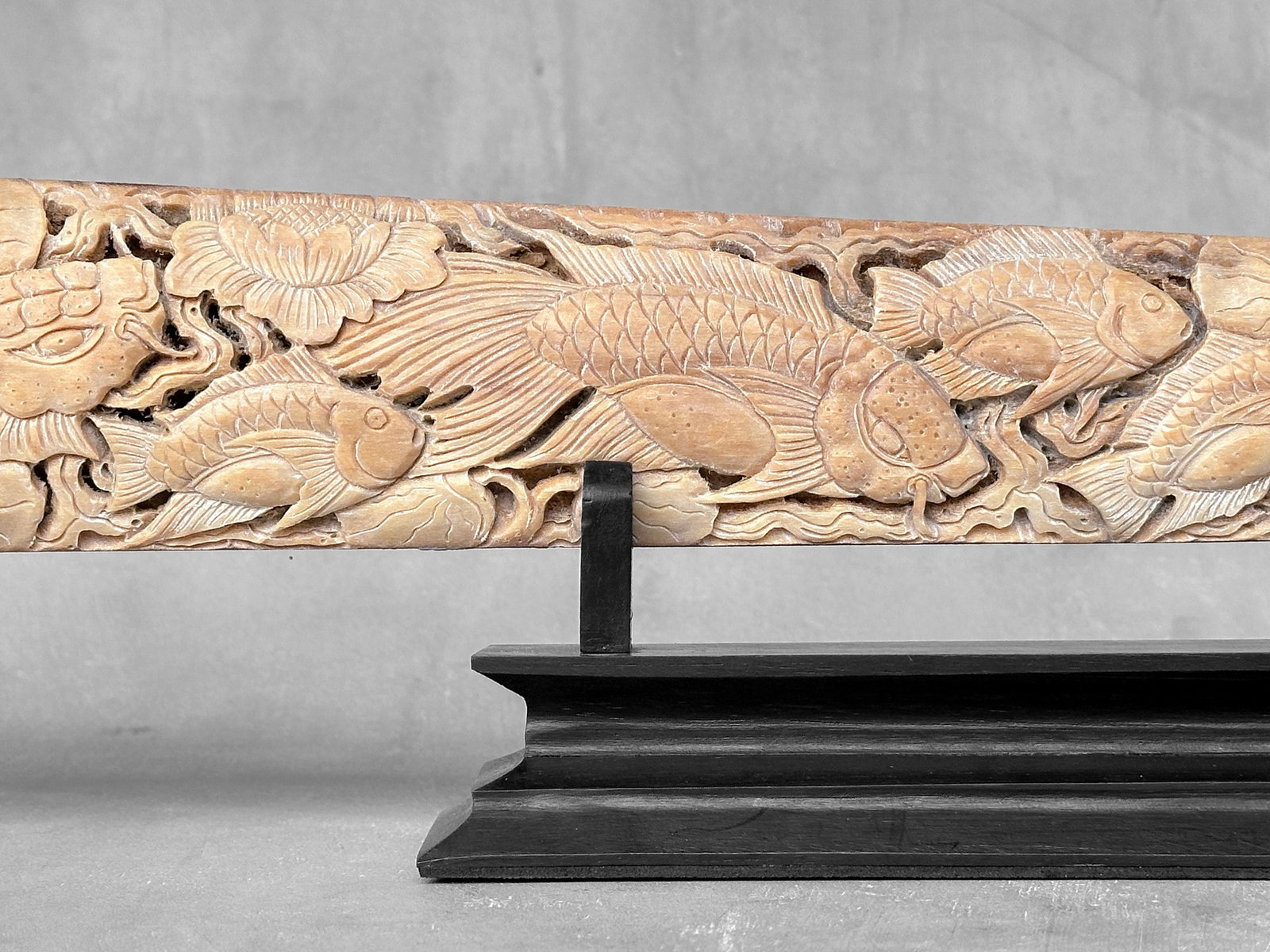 Wonderful large carved swordfish tusk - Japanese koi motif - 6