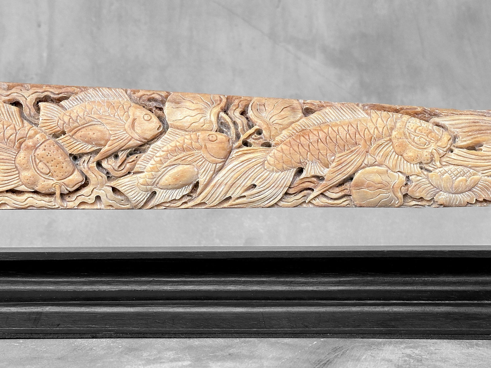 Wonderful large carved swordfish tusk - Japanese koi motif - 7