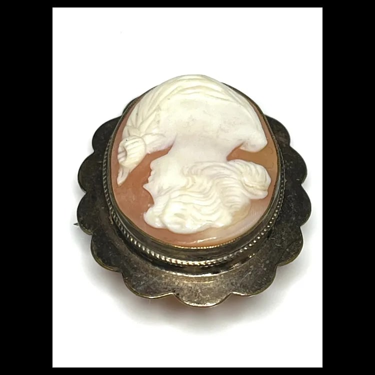 Vintage Shell Cameo Scalloped Brooch - 5