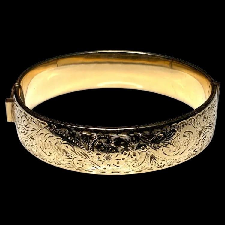 Vintage R&W 1/5th 9 Carat Gold Bangle (1 of 8)