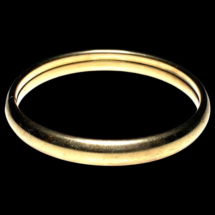 Vintage Classic 1-20 12k GF Bangle Bracelet: Title: Vintage Classic 1-20 12k GF Bangle Bracelet Description: Vintage Classic 1-20 12k GF Bangle Bracelet. Date/Period: Vintage Materials: Hallmarked: 1-20 12k GF Size: Weighs: 14 grams, Measures Ap