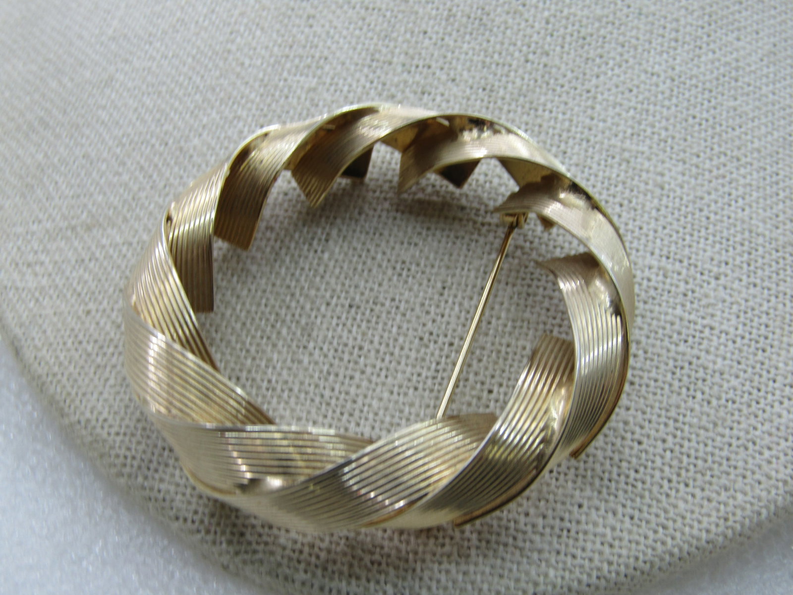 Vintage Gold Tone Wrapped Circle Brooch, 2.25" and 10mm wide - 3
