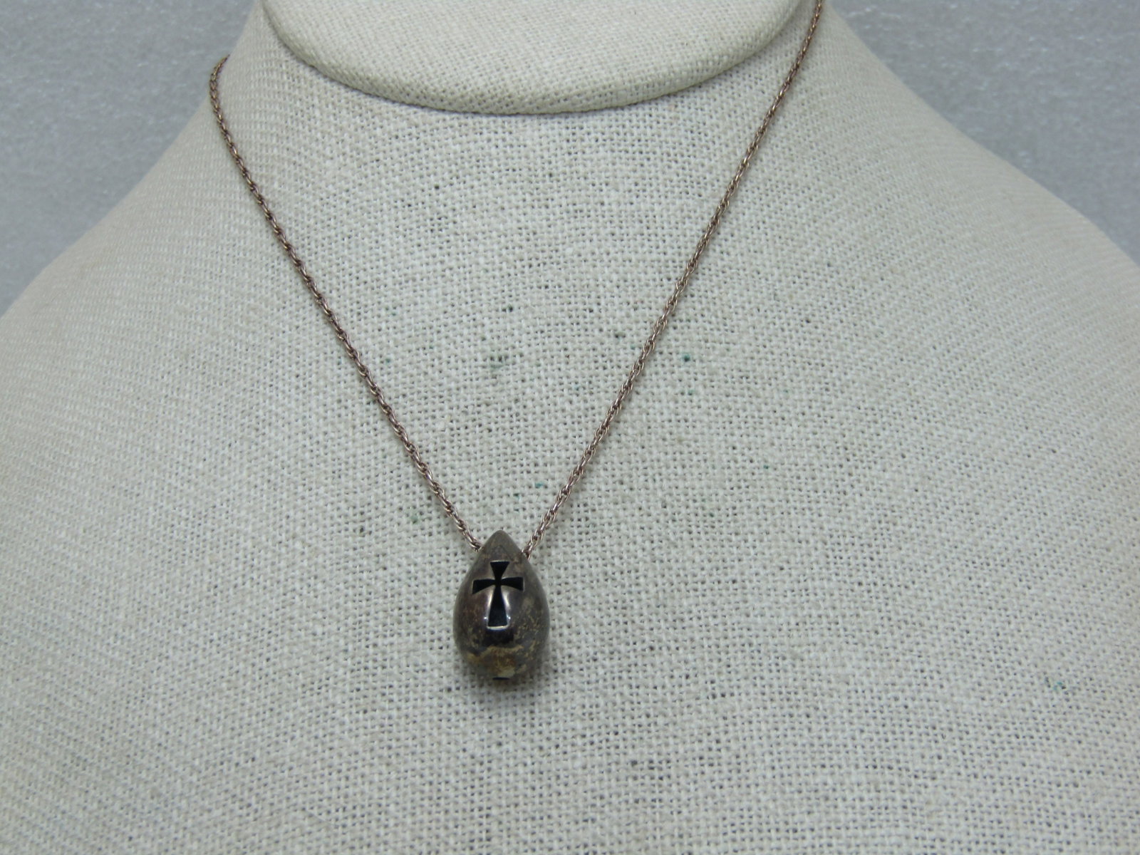Vintage Sterling Silver Cut-Out Cross Necklace, in Droplet Pendant, 17", 5.67 Gr.: Vintage Sterling Silver Cut-Out Cross Necklace, in Droplet Pendant, 17", 5.67 Gr. The chain is a twisted rope chain that is 17" and appz. 1.2mm wide. This is not signed that I found, both pendant and 