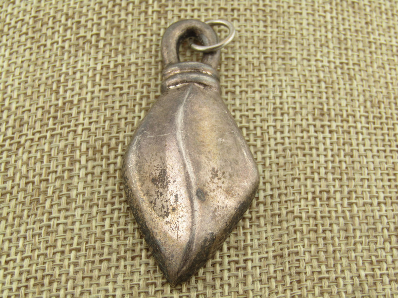 Vintage Sterling Ridged Pendant, 1980's-1990's: Vintage Sterling Ridged Pendant, 1980's-1990's. Unisex design. This is marked sterling and tests as sterling with a weight of appx. 6.36 grams. In the photo there is a jump ring on the bail of the