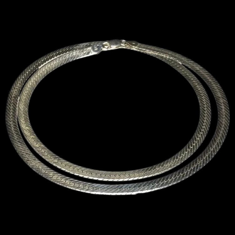 Vintage Sterling Silver Flat Herringbone Chain Necklace: Title: Vintage Sterling Silver Flat Herringbone Chain Necklace Description: Vintage Sterling Silver Flat Herringbone Chain Necklace Date/Period: Vintage Materials: Hallmarked: CDI ITALY 925 Size: Weig