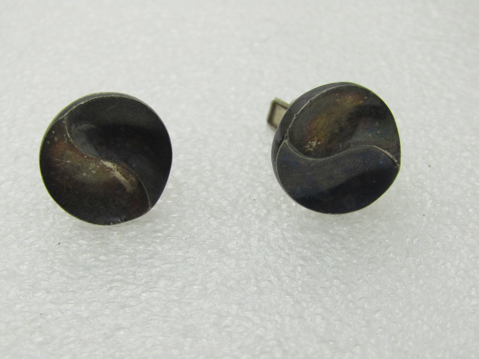Vintage Sterling Modernist Cuff Links, Melesio Rodriguez, Taxco, yin/yang like ridged circles, 3/4': Vintage Sterling Modernist Cuff Links, Melesio Rodriguez, Taxco, yin/yang like ridged circles, 3/4' wide, signed MR in the middle, weight is 13.91 grams, also signed Mexico, .925 and Taxco and