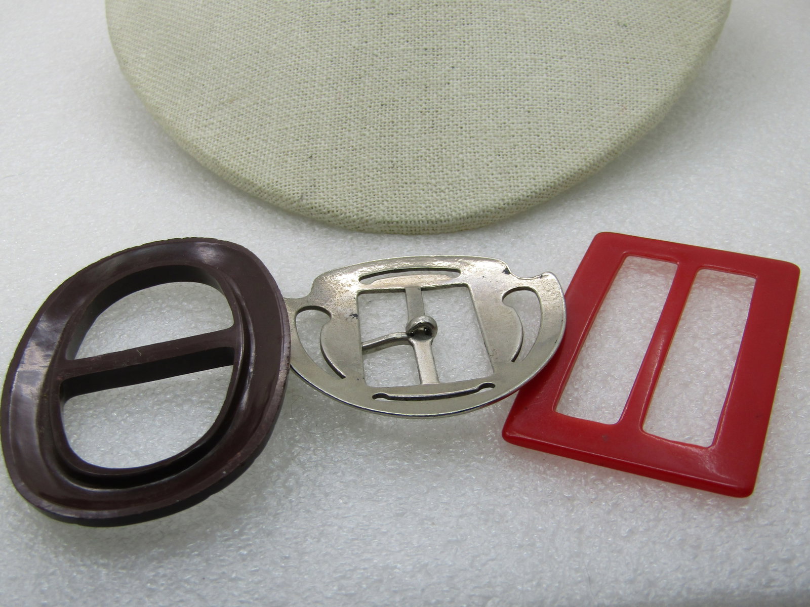 Vintage Buckle Lot, 2 Bakelite, 1 Metal, 1940's-Mid-Century - 7