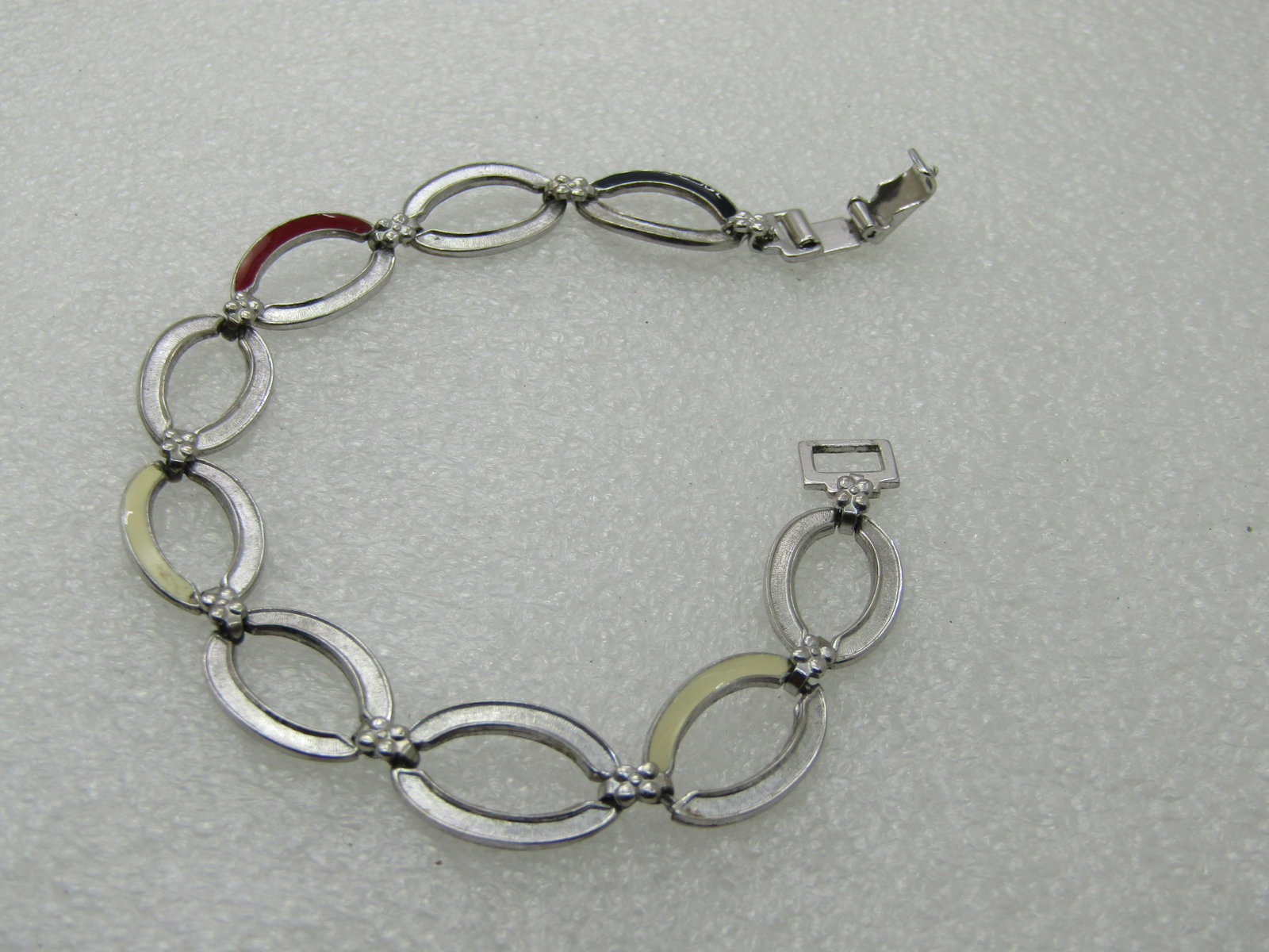 Vintage Sterling Silver Oval Link Bracelet, signed WRE, 7.25", 11mm, 1960's-1970's W. E. Richards: Vintage Sterling Silver Oval Link Bracelet, signed WRE, 7.25", 11mm, appx. 9.94Enameled accents on some of the links, tan, red, and black. It does not appear that it ws enameled and it wore away as