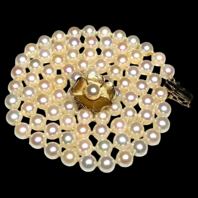 Vintage 14k Cultured Pearl Necklace with Flower Clasp Closure: Title: Vintage 14k Cultured Pearl Necklace with Flower Clasp Closure Description: Vintage 14k Cultured Pearl Necklace with Flower Clasp Closure Date/Period: Vintage Materials: Hallmarked: No Hallmark
