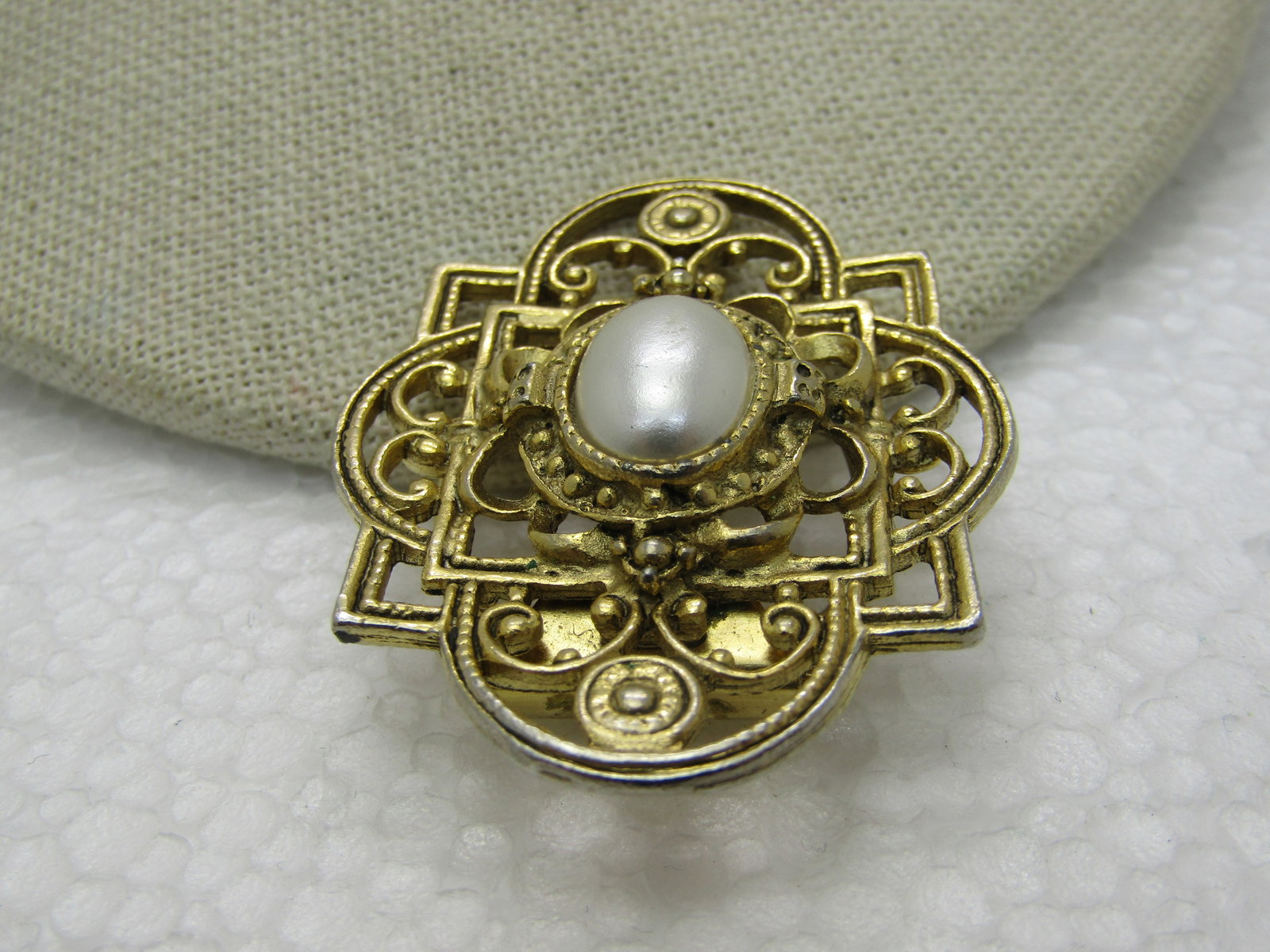 Vintage Victorian Themed Faux Pearl Scarf Clip, 2", Gold Tone - 3