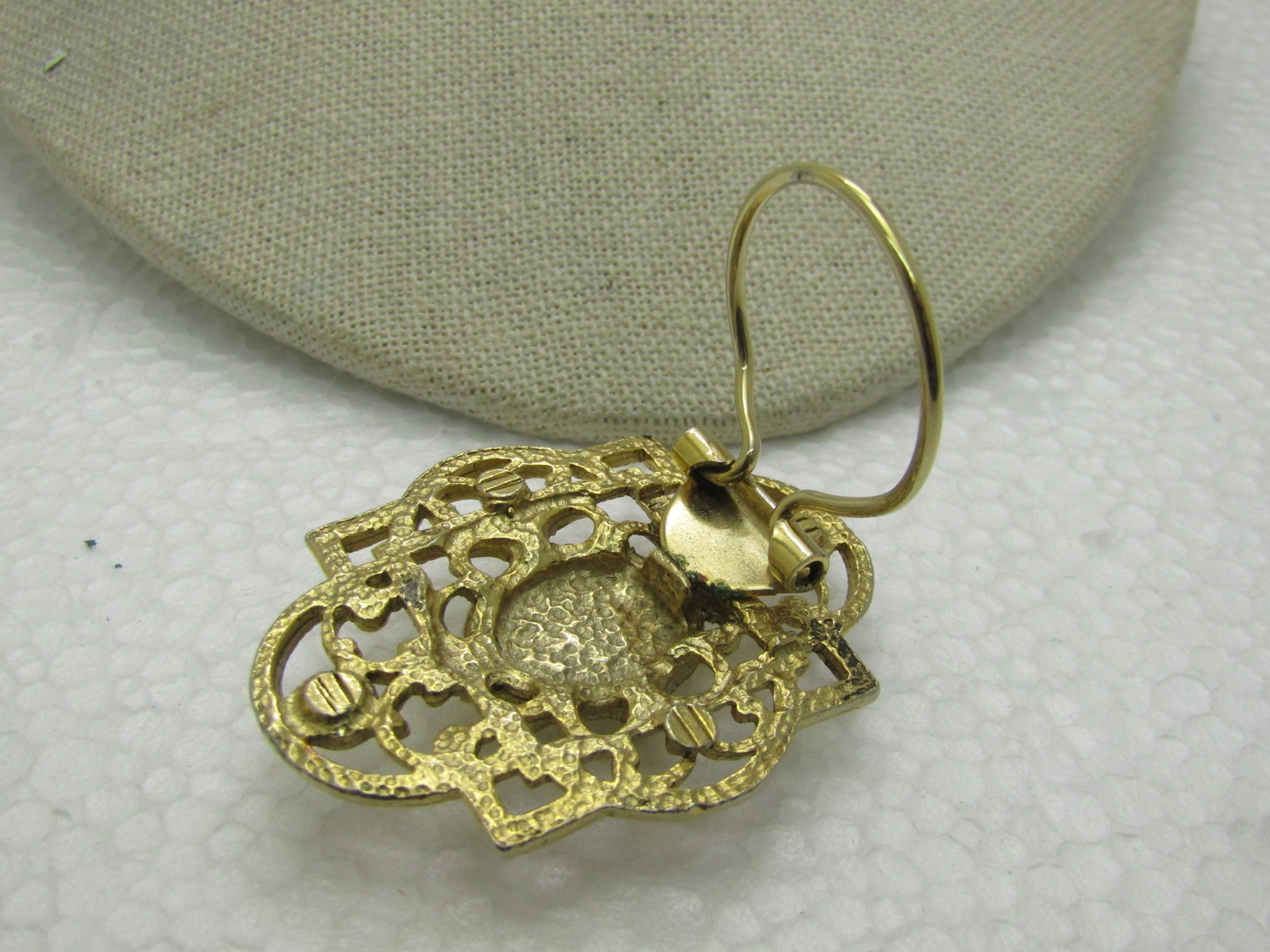 Vintage Victorian Themed Faux Pearl Scarf Clip, 2", Gold Tone - 4