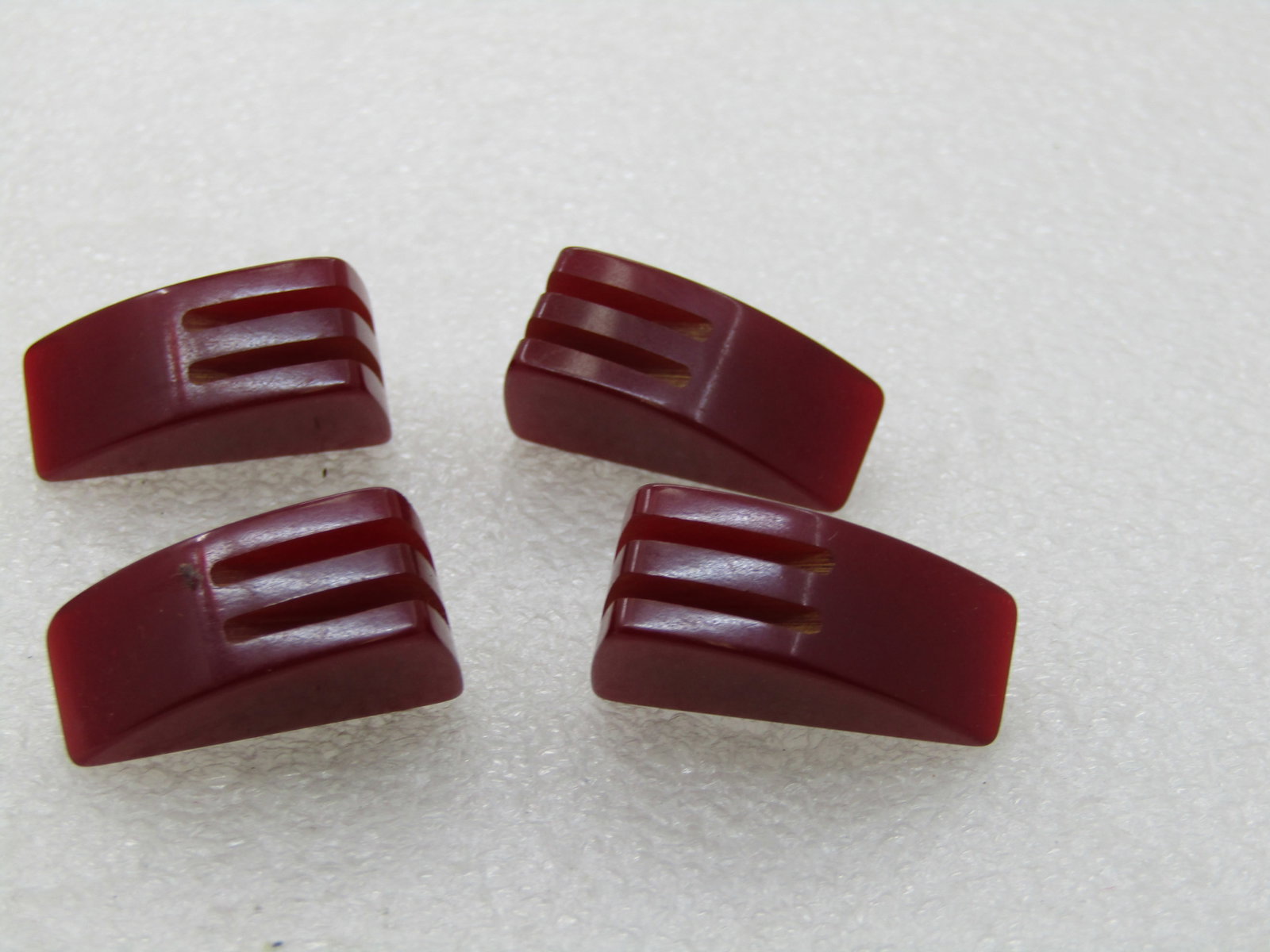 Vintage 4 Deep Red Bakelite Buttons, Wedged, Grooved, 1" (1 of 8)