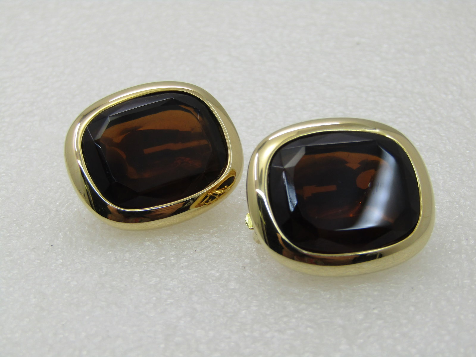 Vintage Joan Rivers Brown Glass Clip Earrings, Rectangular, 1-1/8": Vintage Joan Rivers Brown Glass Clip Earrings, Rectangular, 1-1/8" tall and 1" wide with a gold tone frame and mechanism. Beautiful faceted stone. Very good condition. Signed Joan Rivers. Comfort cush