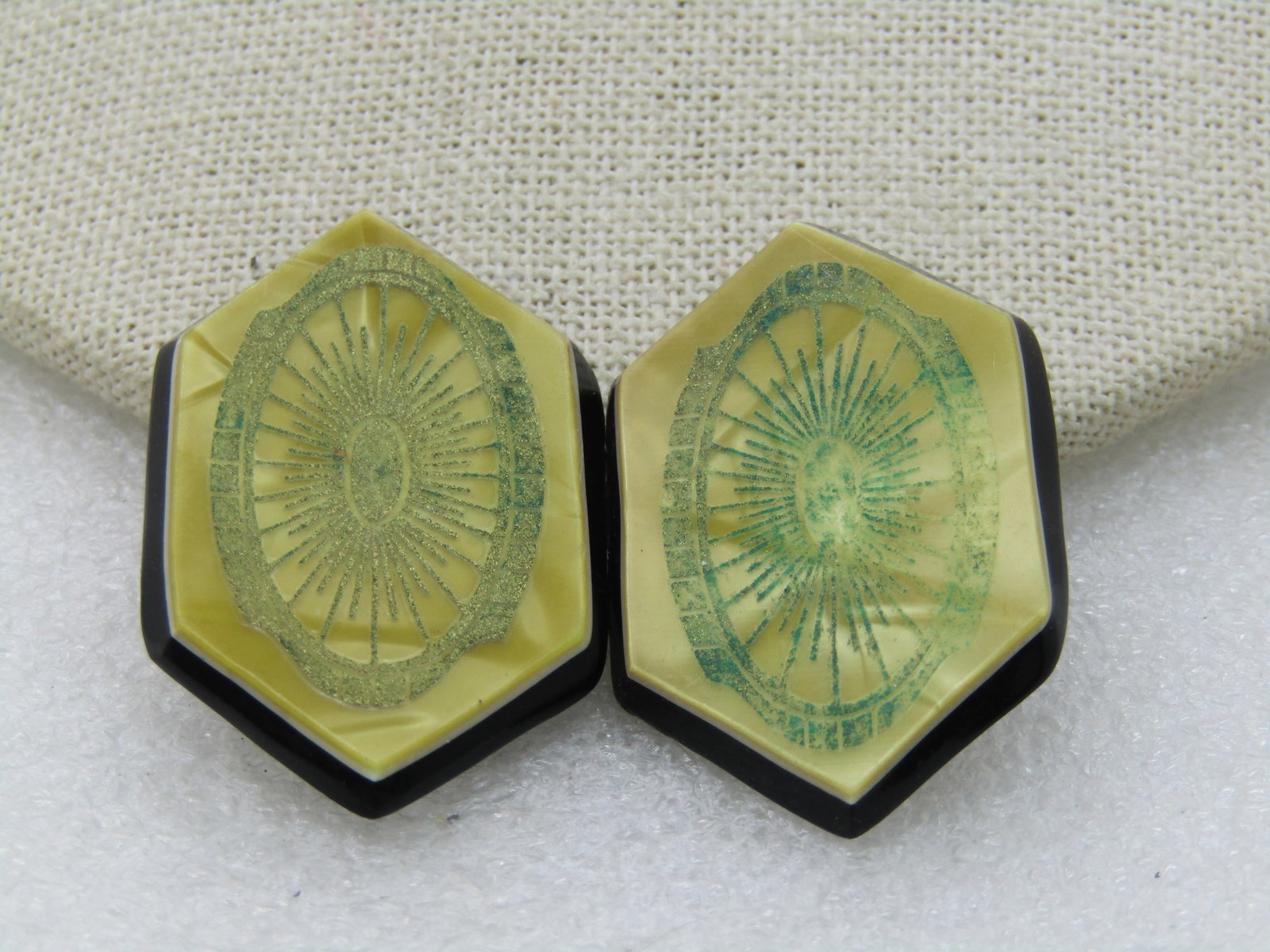 Vintage 1930's-1940's Green Buckle Set, Pointed, Plastic: Vintage 1930's-1940's Green Buckle Set, Pointed, Plastic or Bakelite. It has an end-of-day look to it but it is thinner and more translucent than bakelite but on the Semichrome test does give a little