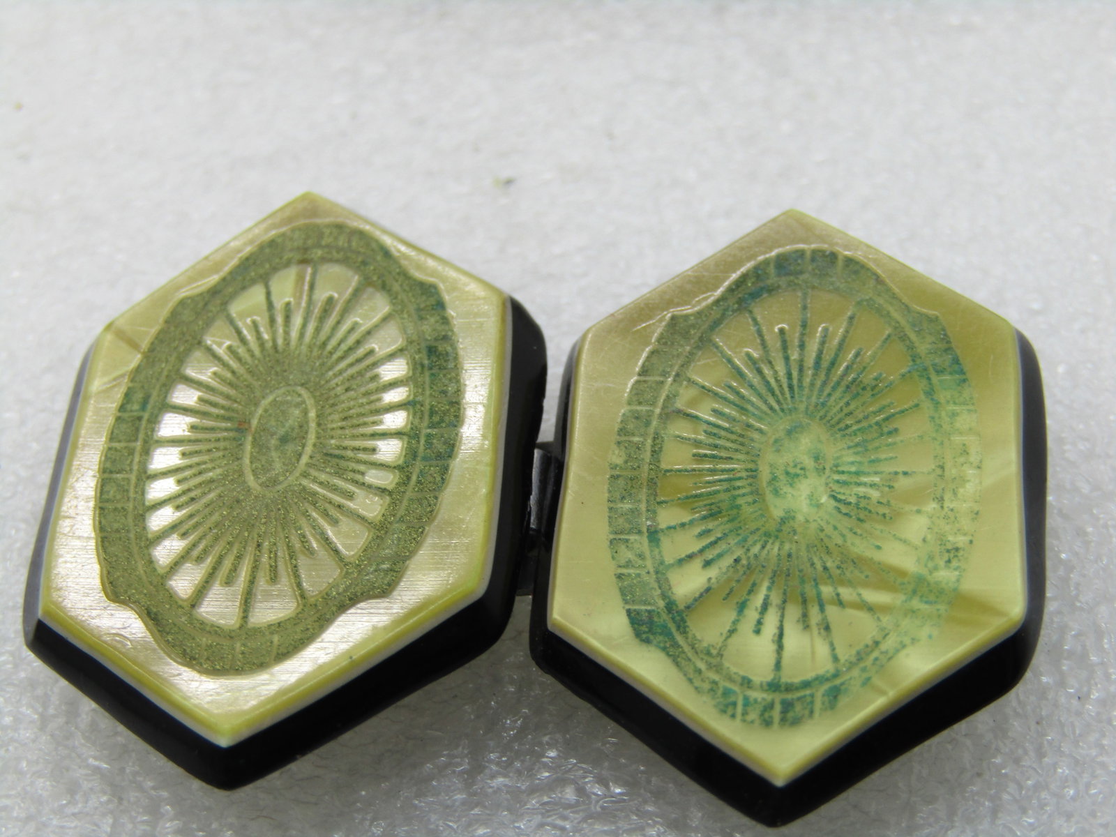 Vintage 1930's-1940's Green Buckle Set, Pointed, Plastic - 3