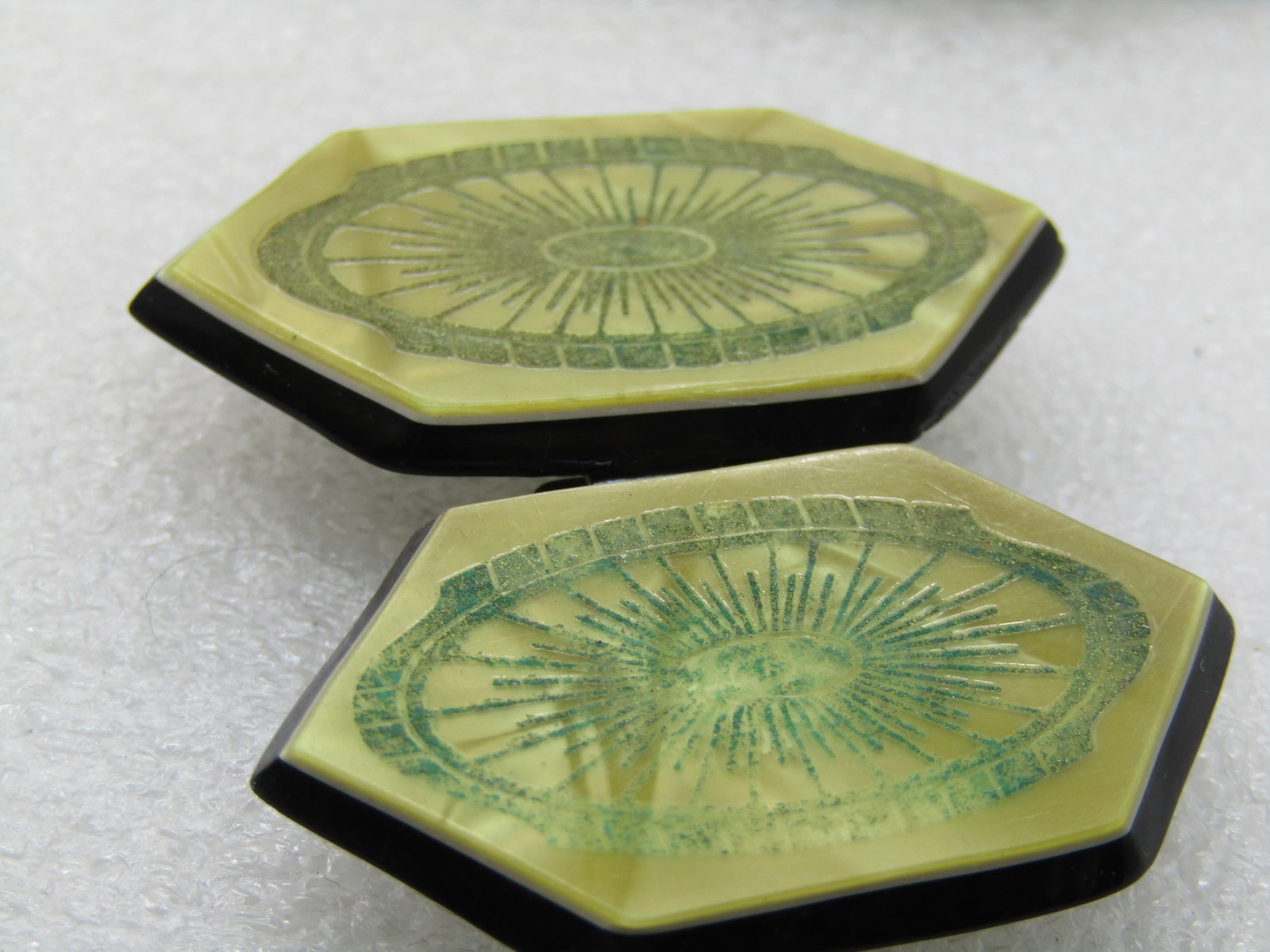 Vintage 1930's-1940's Green Buckle Set, Pointed, Plastic - 4