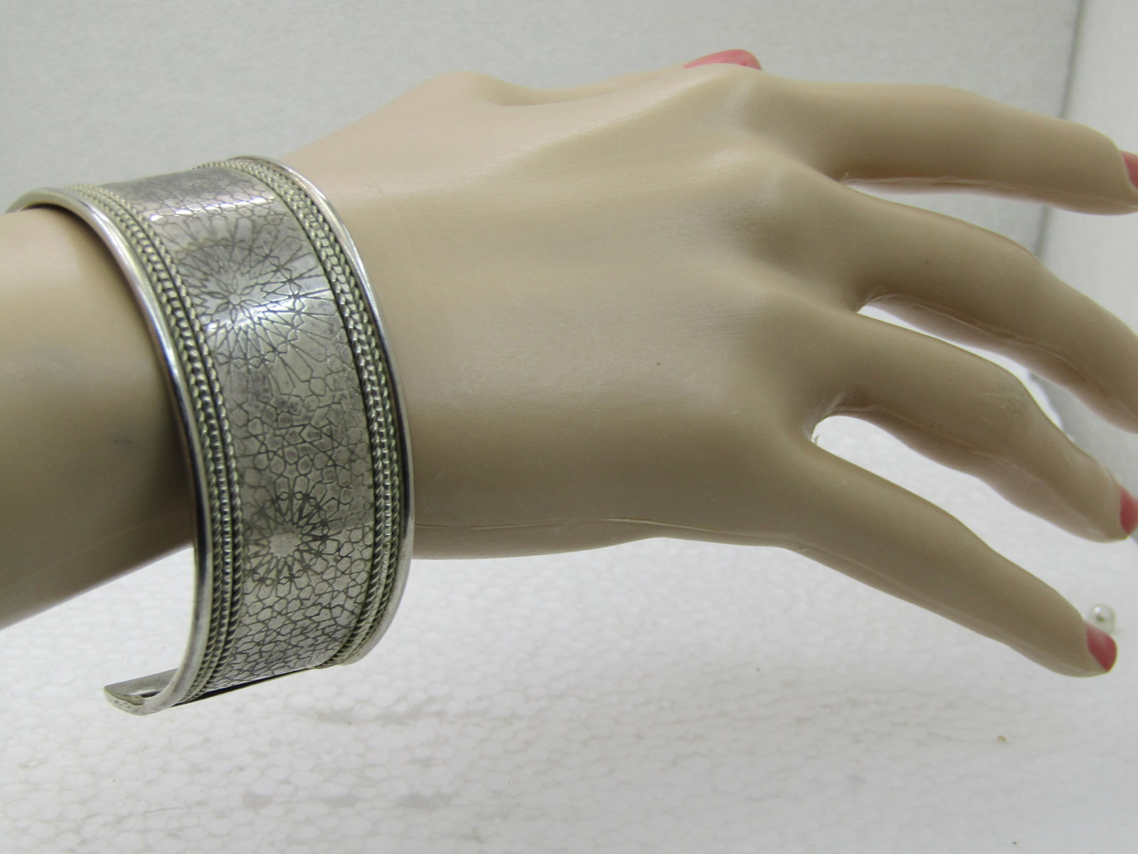 Vintage 1-1/8" Wide Cuff Bracelet, 7.5", Stamped Design, Rope Accent, Silver Tone - 6