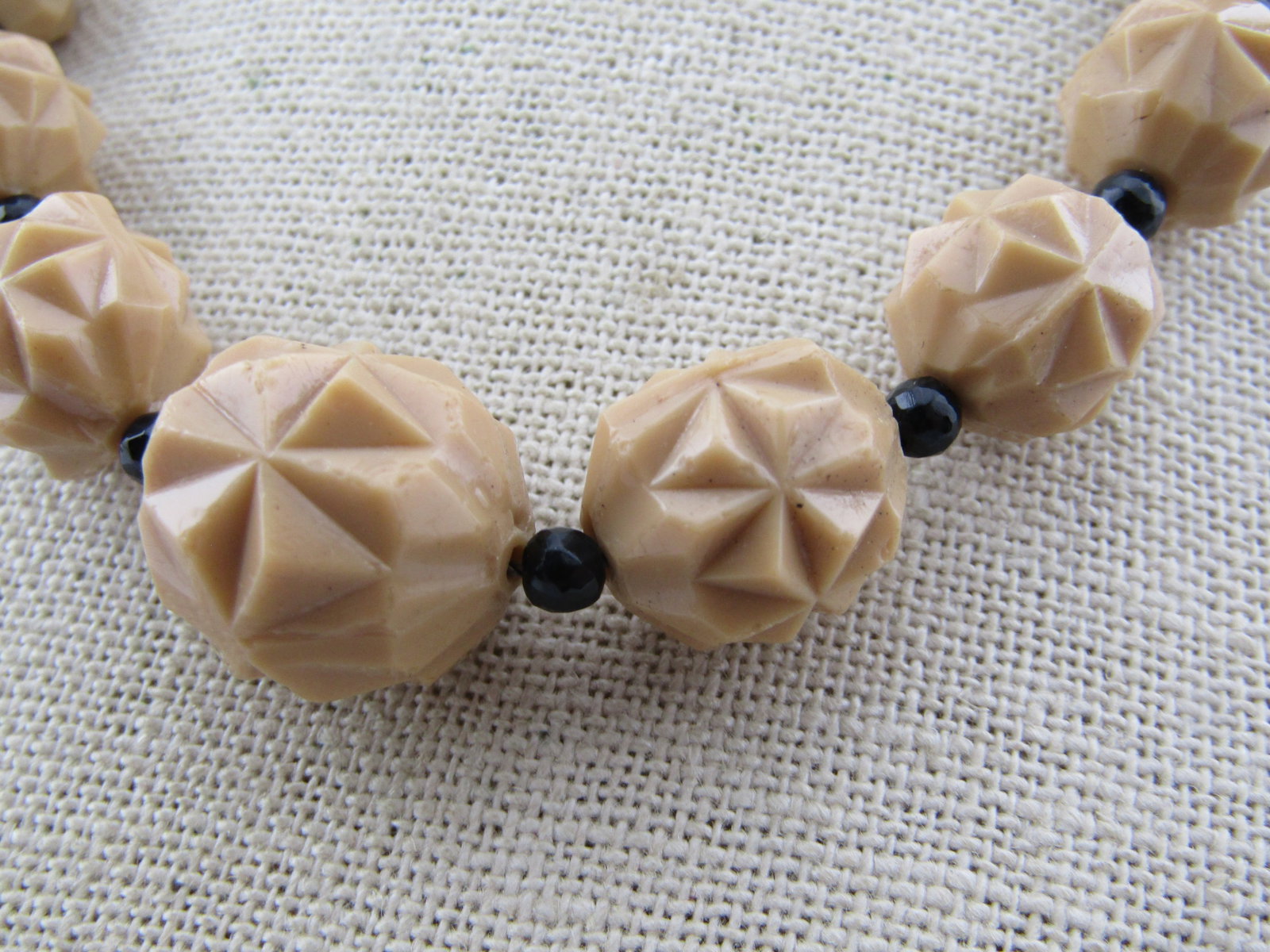 Vintage Tan/Black Graduated Pressed Glass Beaded Necklace, 17", 1950's-1960's (newer clasp) - 4