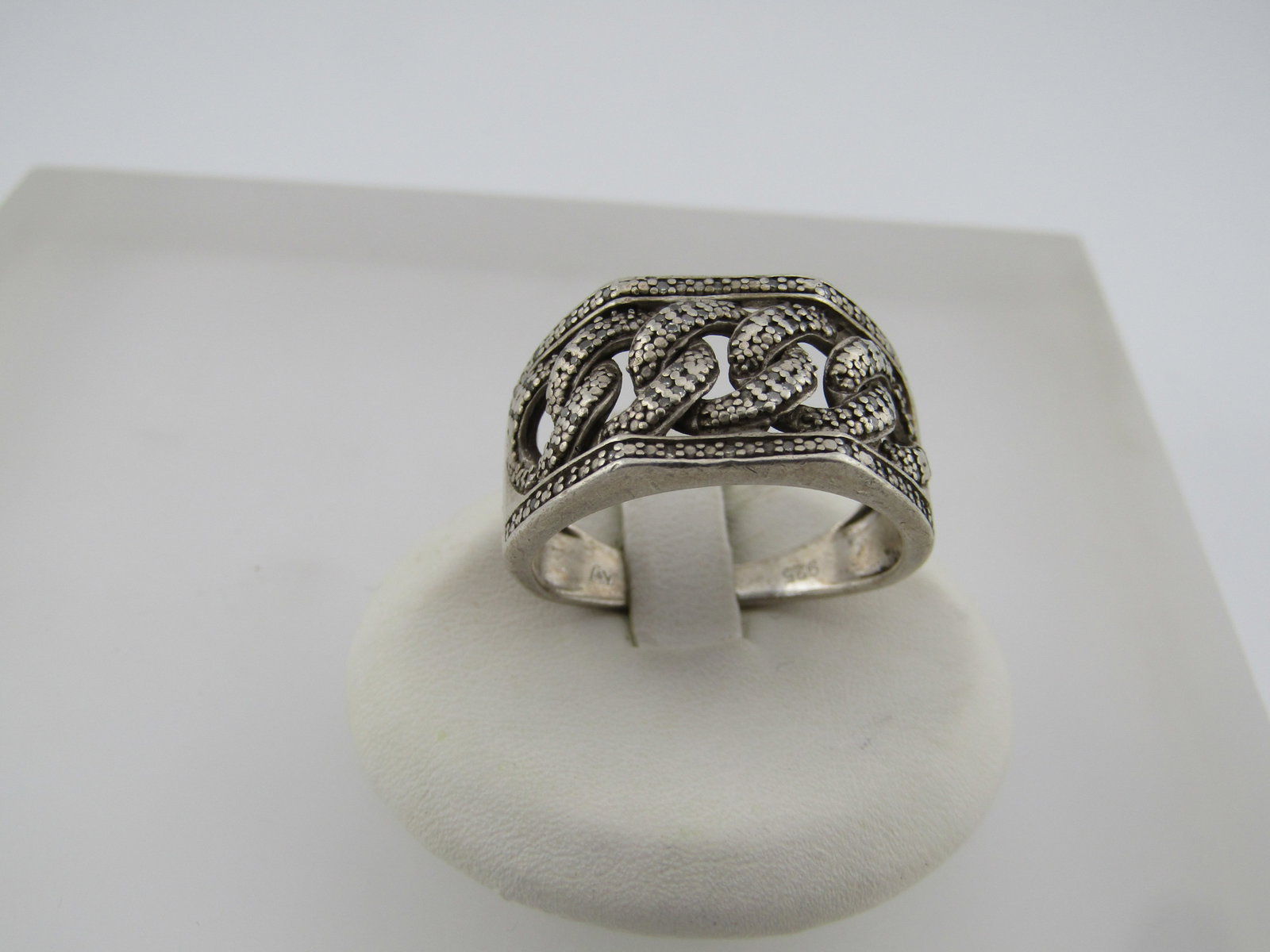 Vintage Sterling Ring, Chain Link Design, Unisex, Sz. 10.5, 1970's-1980's: Vintage Sterling Ring, Chain Link Design, Unisex, Sz. 10.5, 1970's-1980's. This has a flat top at center with an open work textured chain link design and angled sides on top and then rounded around th