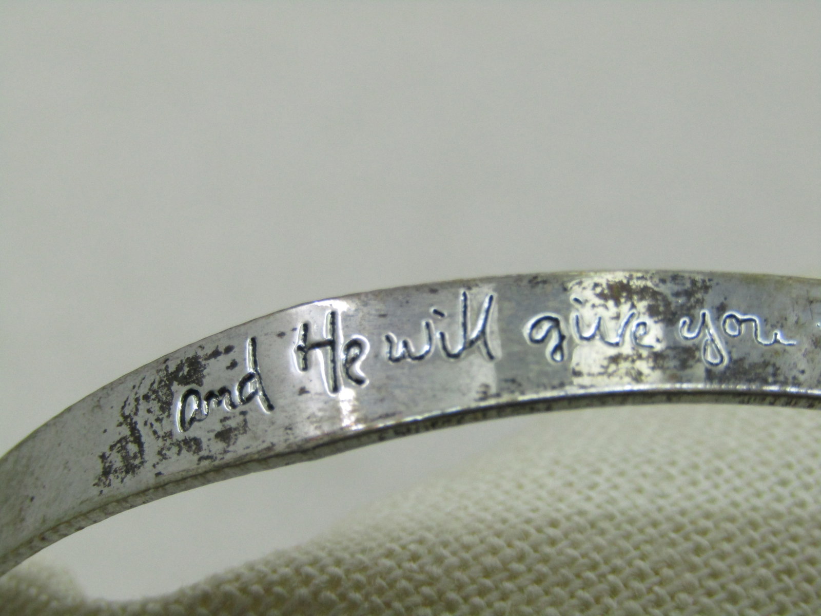 Vintage "And He Will Give You the Desires of Your Heart" Bangle Bracelet, 8.75" - 2