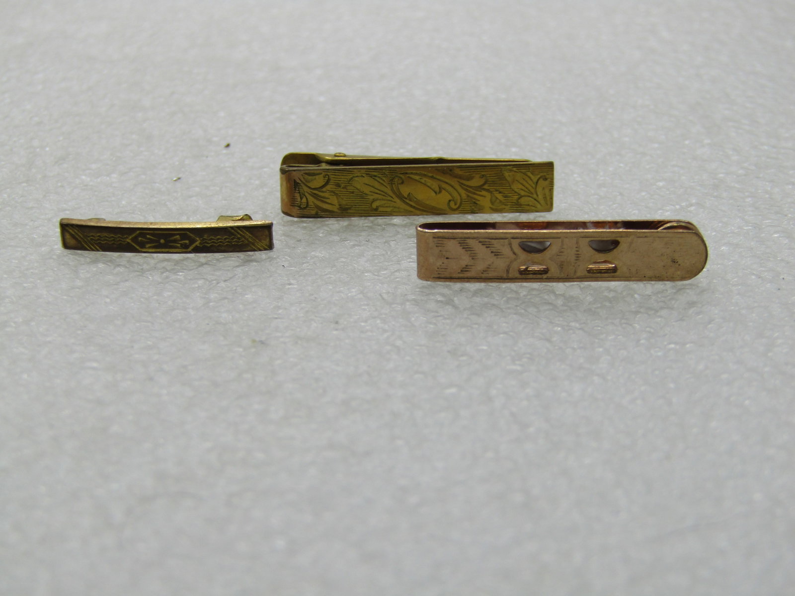 Vintage Lingerie Clips, Gold Tone & Rose Tone, 1920's-1940's: Vintage Lingerie Clips, Gold Tone & Rose Tone, 1920's-1940's. each one is appx. 3/4" to slightly over 1" and 1/4" wide to 1/3". The rose gold is signed WilSnap; the hinged clip is signed with a V in