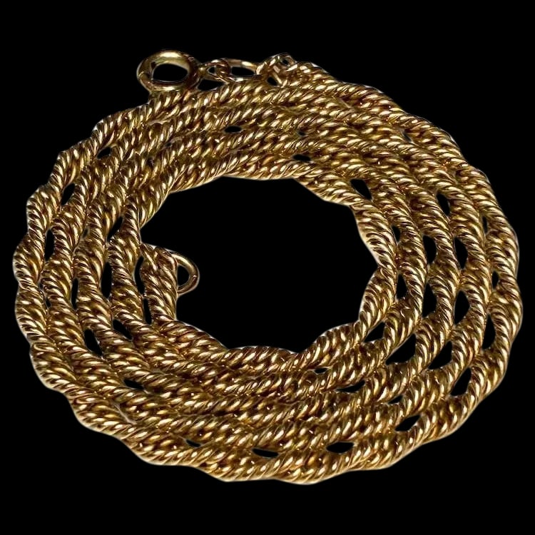 Vintage 1/20 14k Gold Twisted Chain Necklace: Title: Vintage 1/20 14k Gold Twisted Chain Necklace Description: Vintage 1/20 14k Gold Twisted Chain Necklace Date/Period: Vintage Materials: Hallmarked: 1/20 14k Size: Weighs: 10 grams, Measures