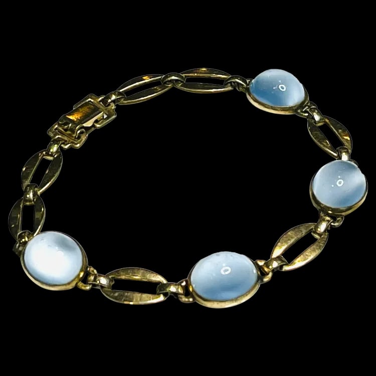 Vintage Cat's Eye Cabochon Gold Bracelet: Title: Vintage Cat's Eye Cabochon Gold Bracelet Description: Vintage Cat's Eye Cabochon Gold Fill Bracelet. 1/20 12k GF WRE. Length 7.5 inches Date/Period: vintage Materials: 1/20 12k GF WRE Size: Len