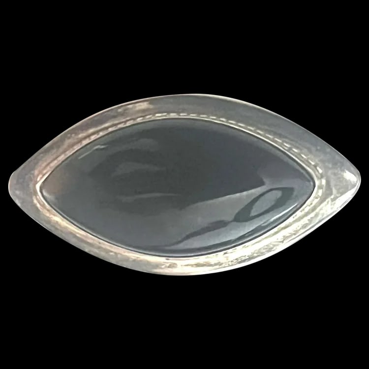 Vintage Signed CSD Sterling Silver and Black Onyx Brooch/ Pin: Title: Vintage Signed CSD Sterling Silver and Black Onyx Brooch/ Pin Description: Vintage Signed CSD Sterling Silver and Black Onyx Brooch/ Pin Date/Period: Vintage Materials: Hallmarked: CDS Sterling