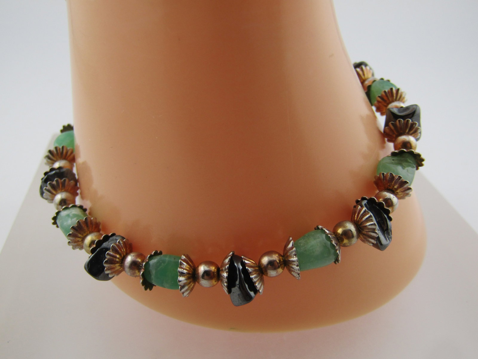 Vintage Green Agate & Hematite Beaded Bracelet, 8", Hook Clasp. - 3