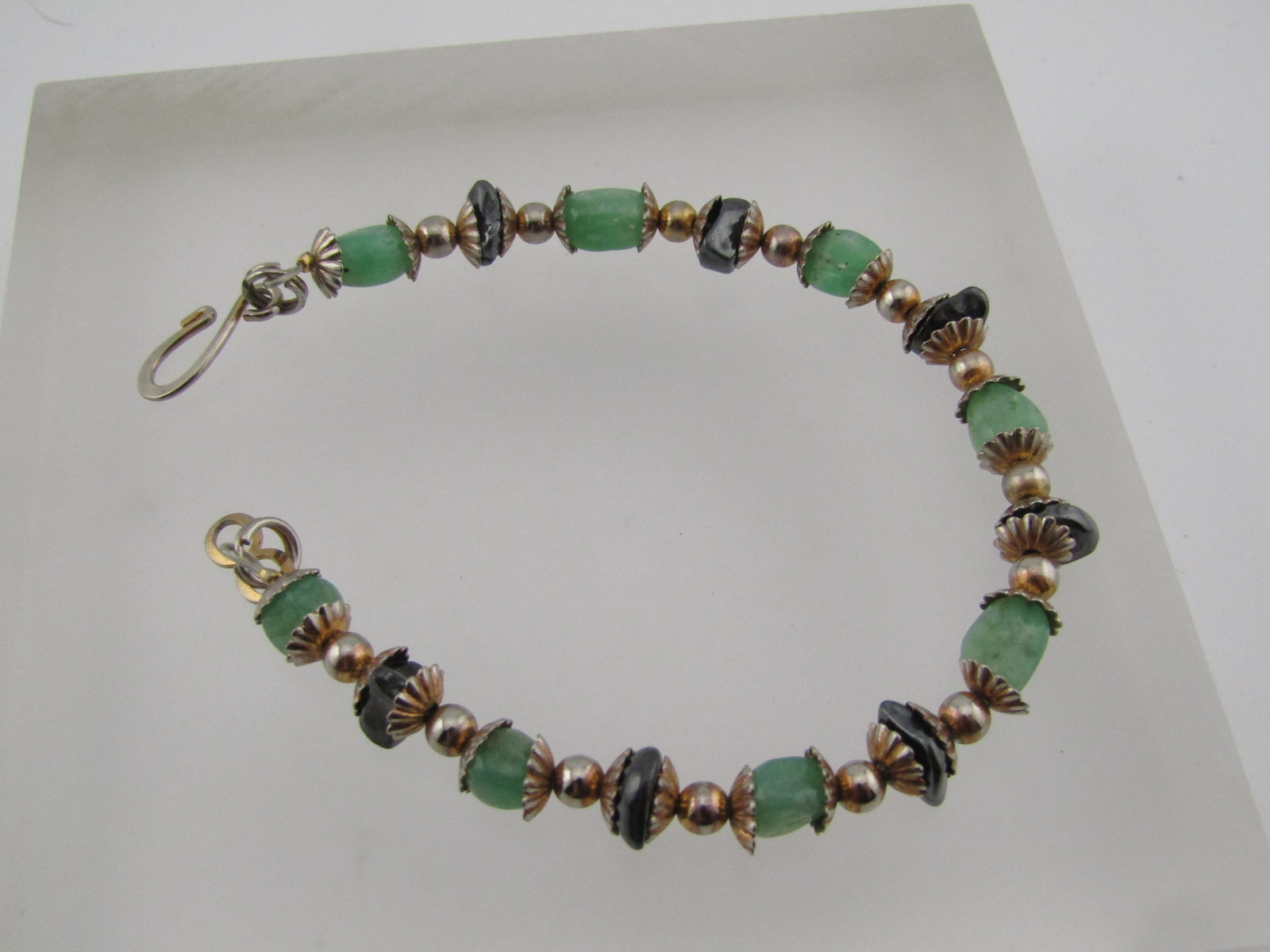 Vintage Green Agate & Hematite Beaded Bracelet, 8", Hook Clasp. - 4