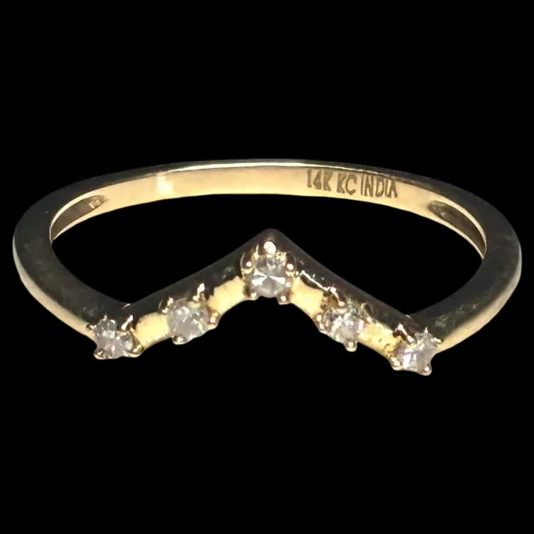 Estate 14K Gold Chevron Diamond Band Ring: Title: Estate 14K Gold Chevron Diamond Band Ring Description: Estate 14K Gold Chevron Diamond Band Ring. Hallmarked: 14k KC India. Weighs: 1.5 grams. US Ring Size: 6.5 Date/Period: Estate Materials: