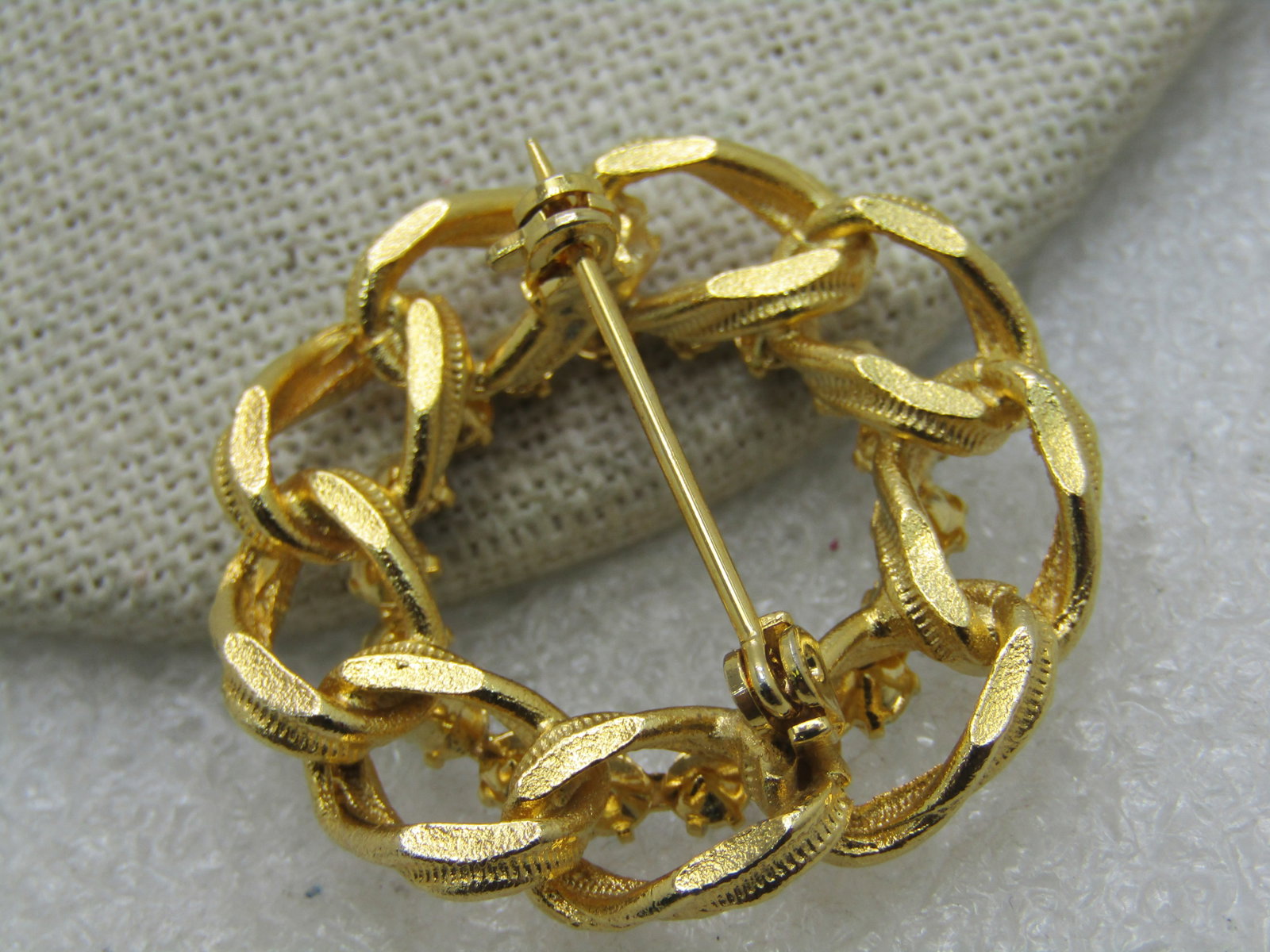 Vintage Blue Rhinestone Curb Link Circle Brooch, Gold Tone, 1.25", 1960's-1970's - 4