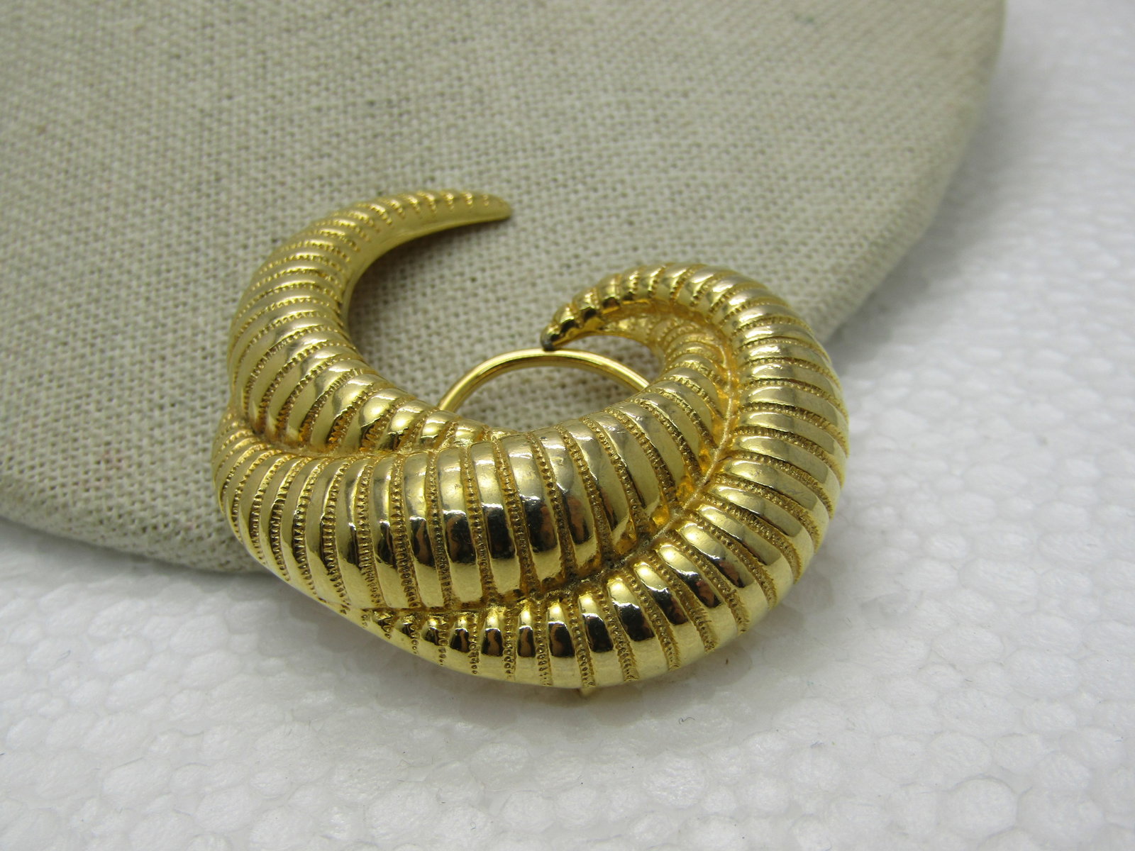 Vintage Curved Scarf Clip, Gold Tone, 1980's. 2.25" - 2