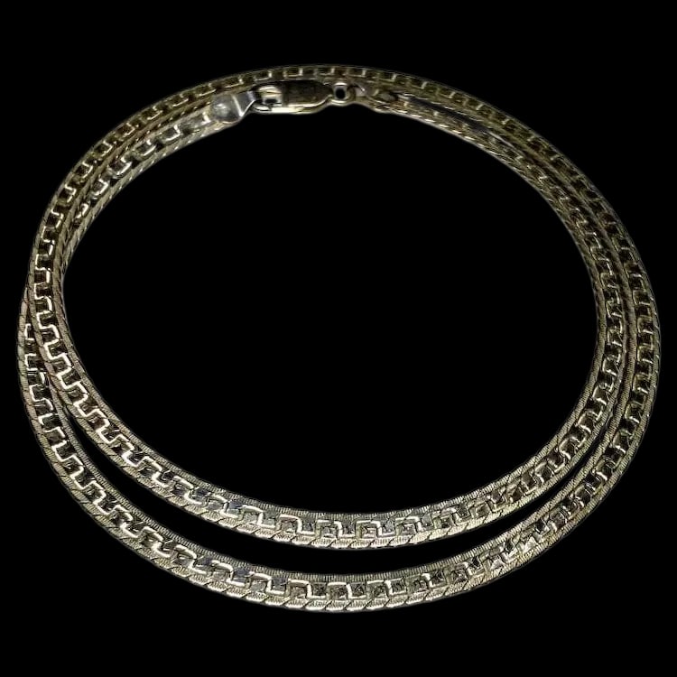 Vintage Sterling Silver Flat Herringbone Chain Necklace: Title: Vintage Sterling Silver Flat Herringbone Chain Necklace Description: Vintage Sterling Silver Flat Herringbone Chain Necklace Date/Period: Vintage Materials: Hallmarked: CANADA 925 Size: Weighs: