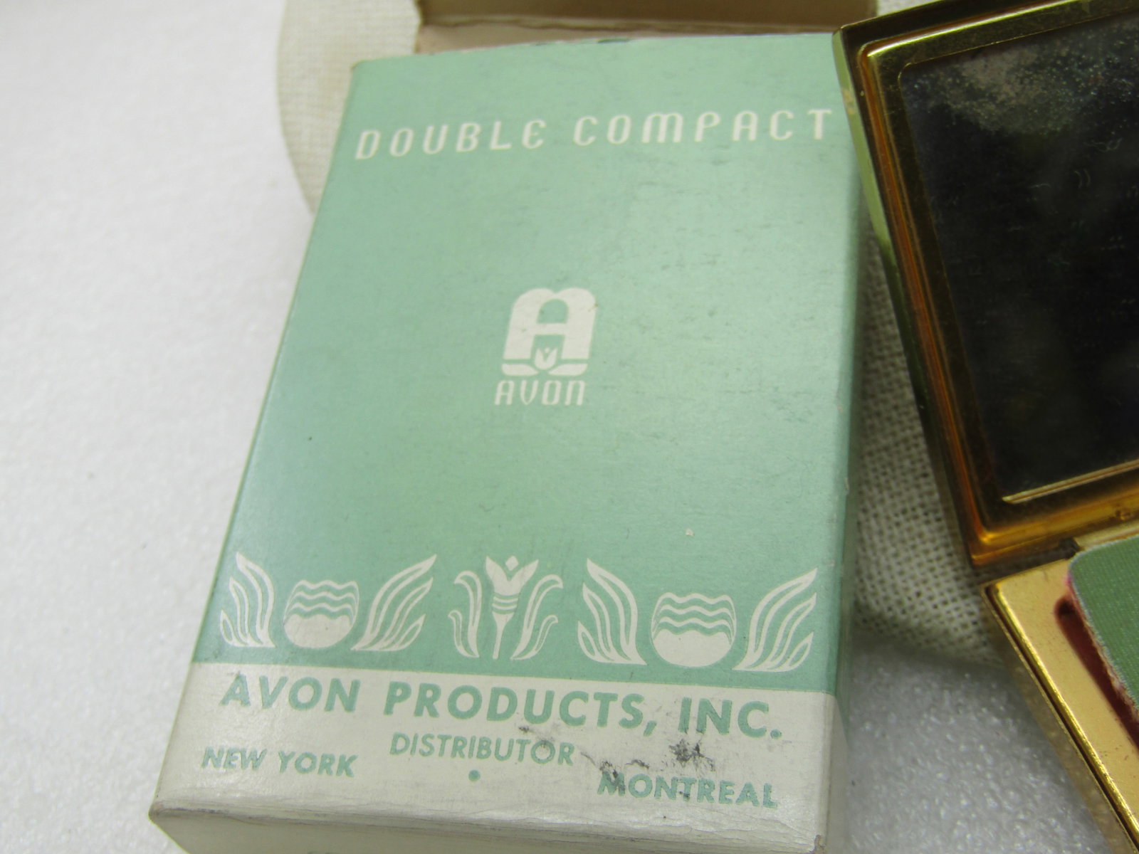 Vintage Avon Double Compact Paul Revere Red, In Box. Bamboo Lid, Unused - 4